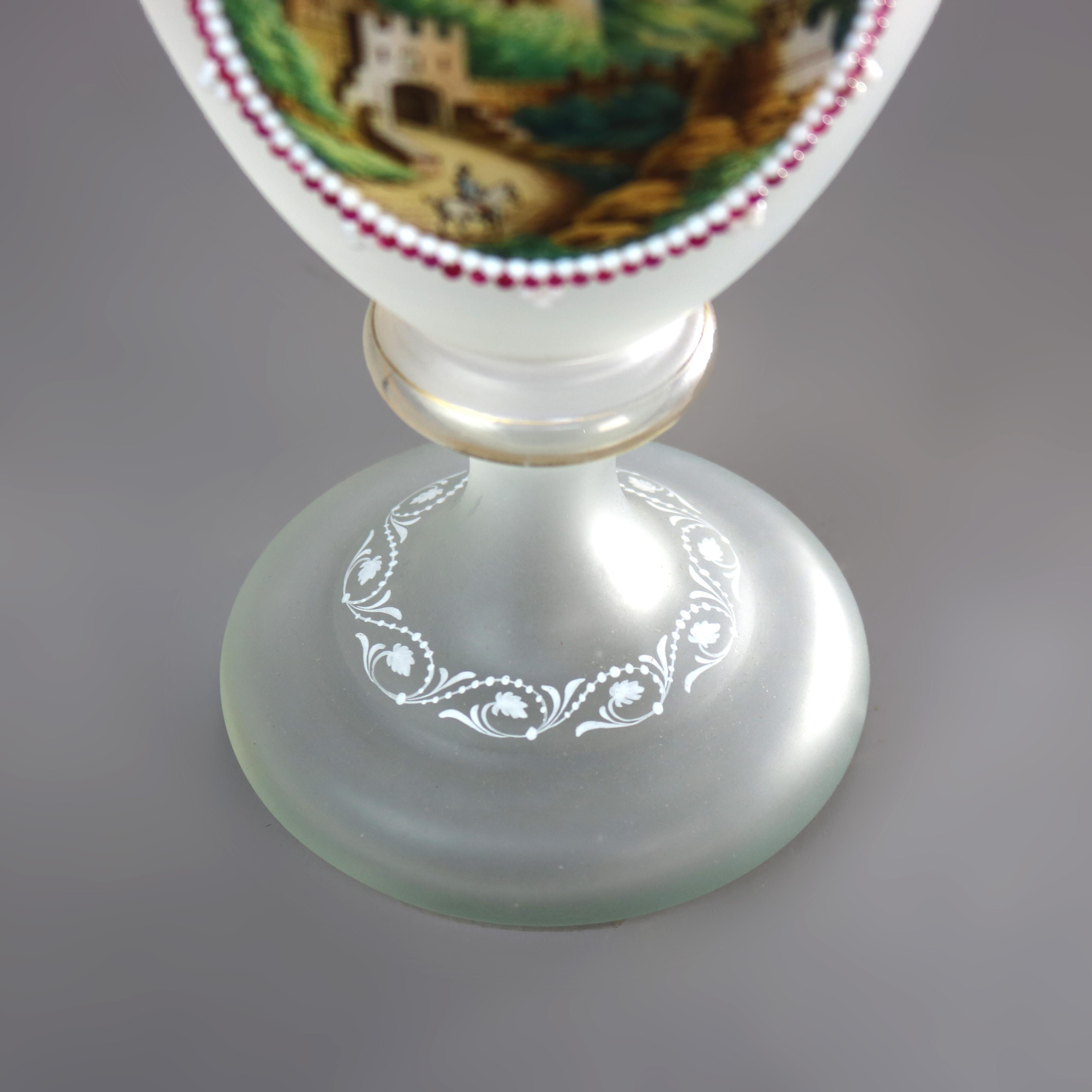 Paire de vases anciens scéniques en verre peint à la main coquillage C1890 Bon état - En vente à Big Flats, NY