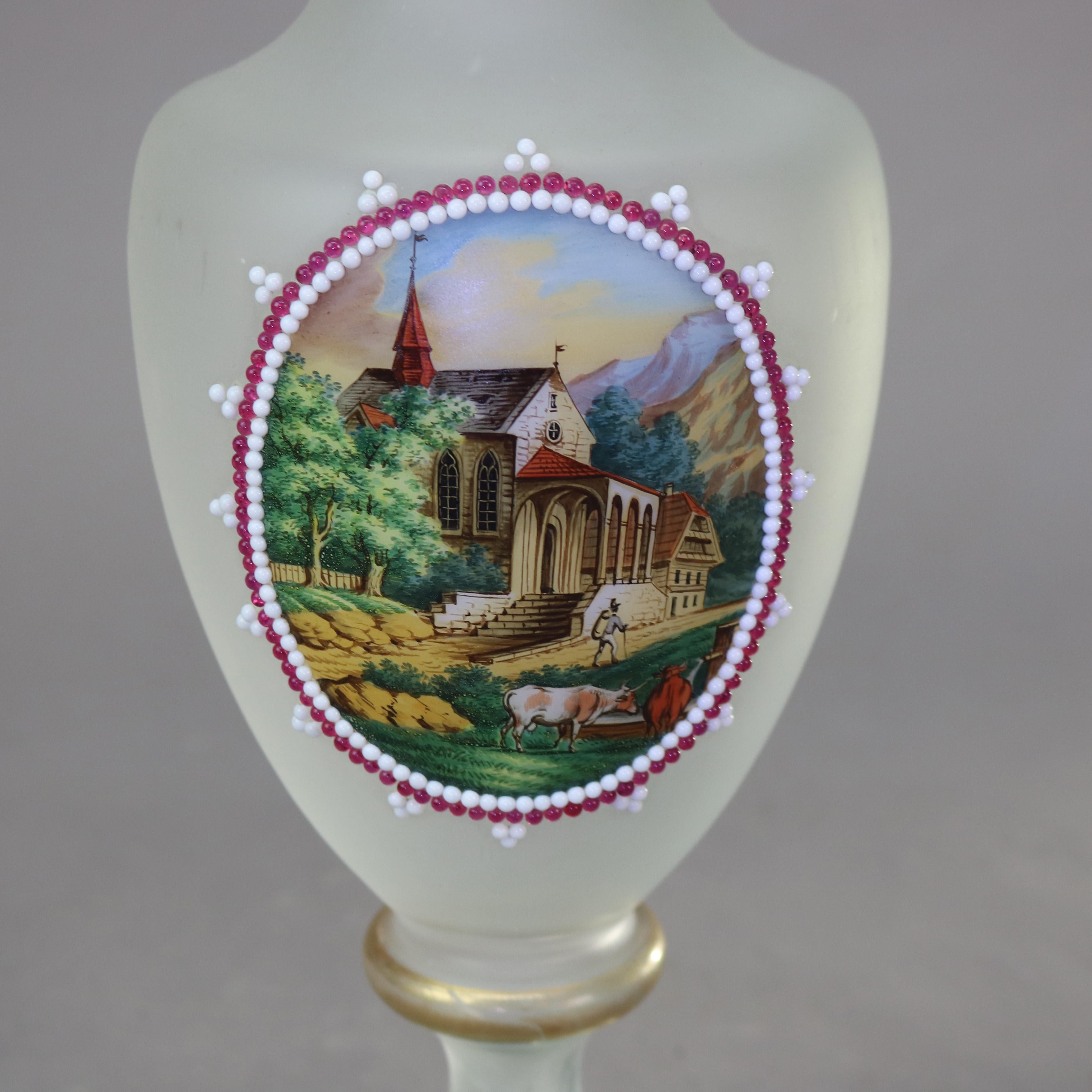 Paire de vases anciens scéniques en verre peint à la main coquillage C1890 en vente 3