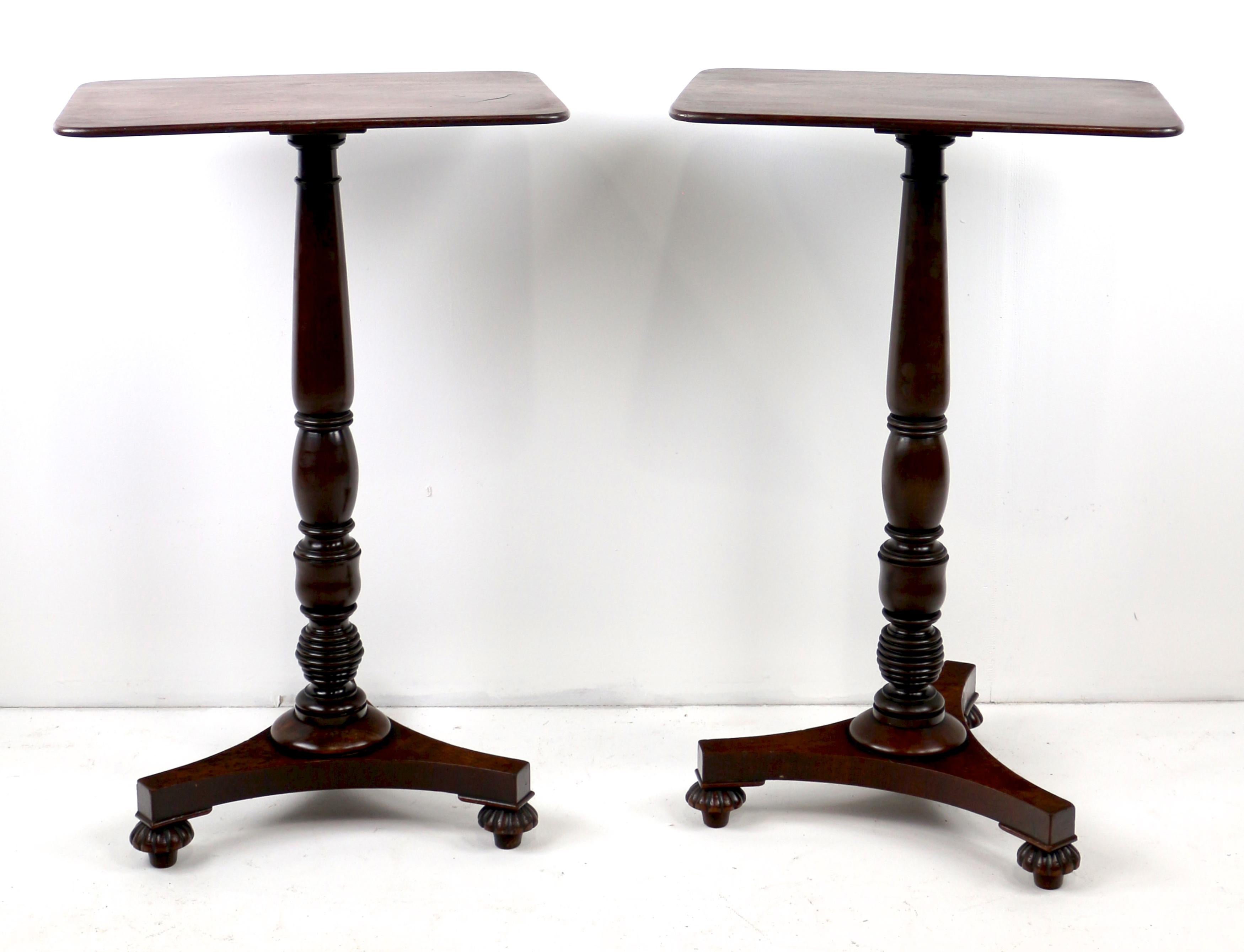 Paire de tables à vin ou d'appoint écossaises anciennes de style Régence en acajou en vente 3