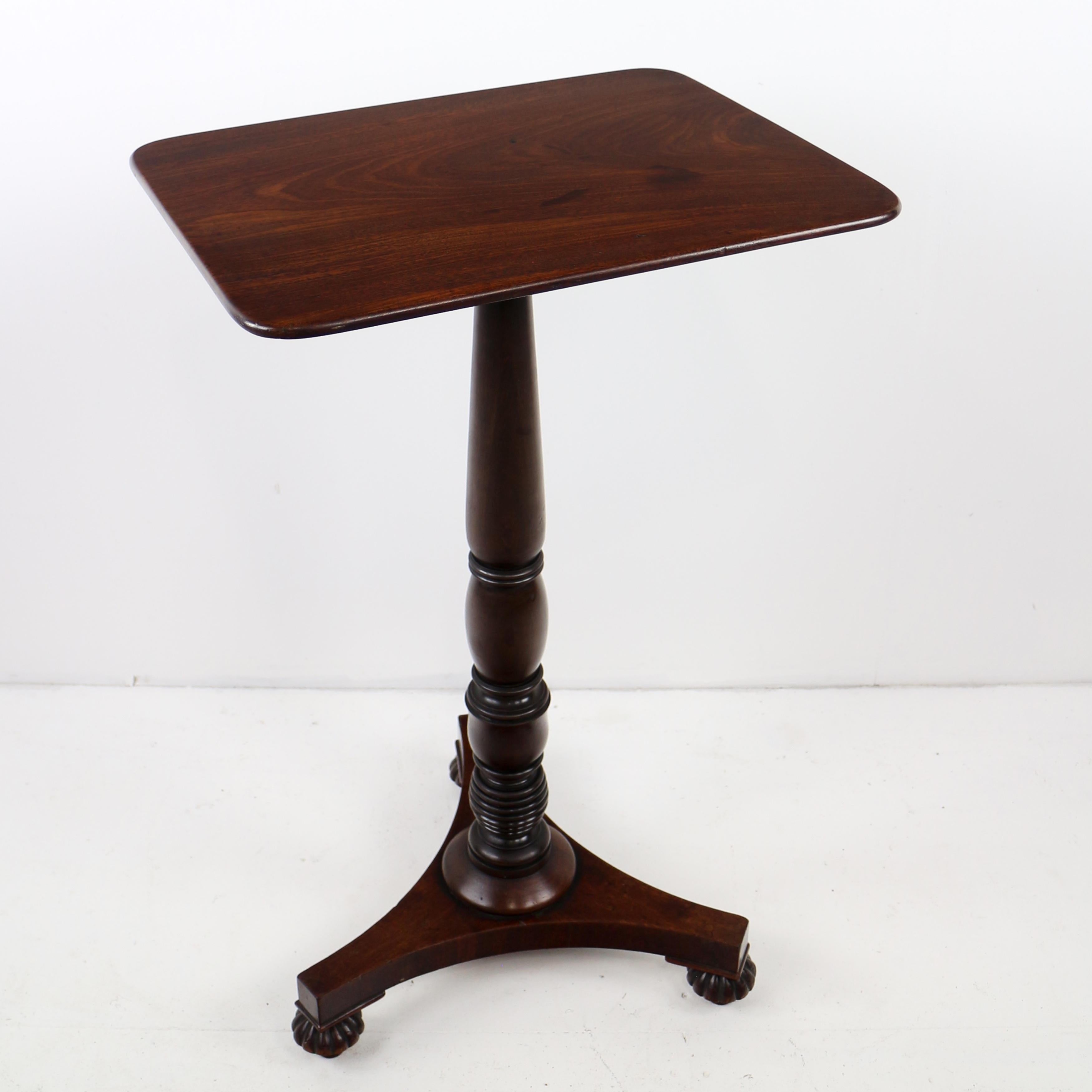 Paire de tables à vin ou d'appoint écossaises anciennes de style Régence en acajou en vente 6