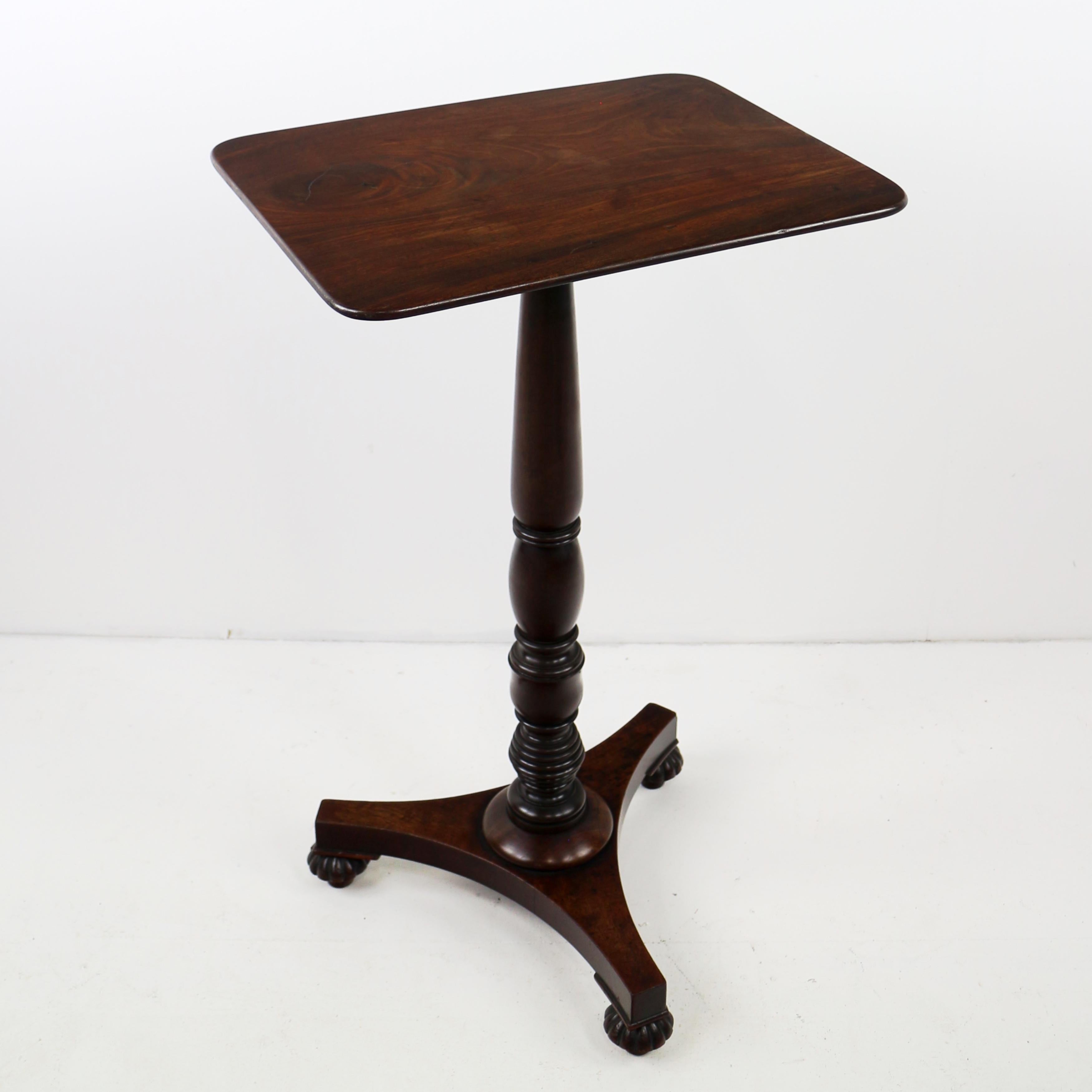Paire de tables à vin ou d'appoint écossaises anciennes de style Régence en acajou en vente 10