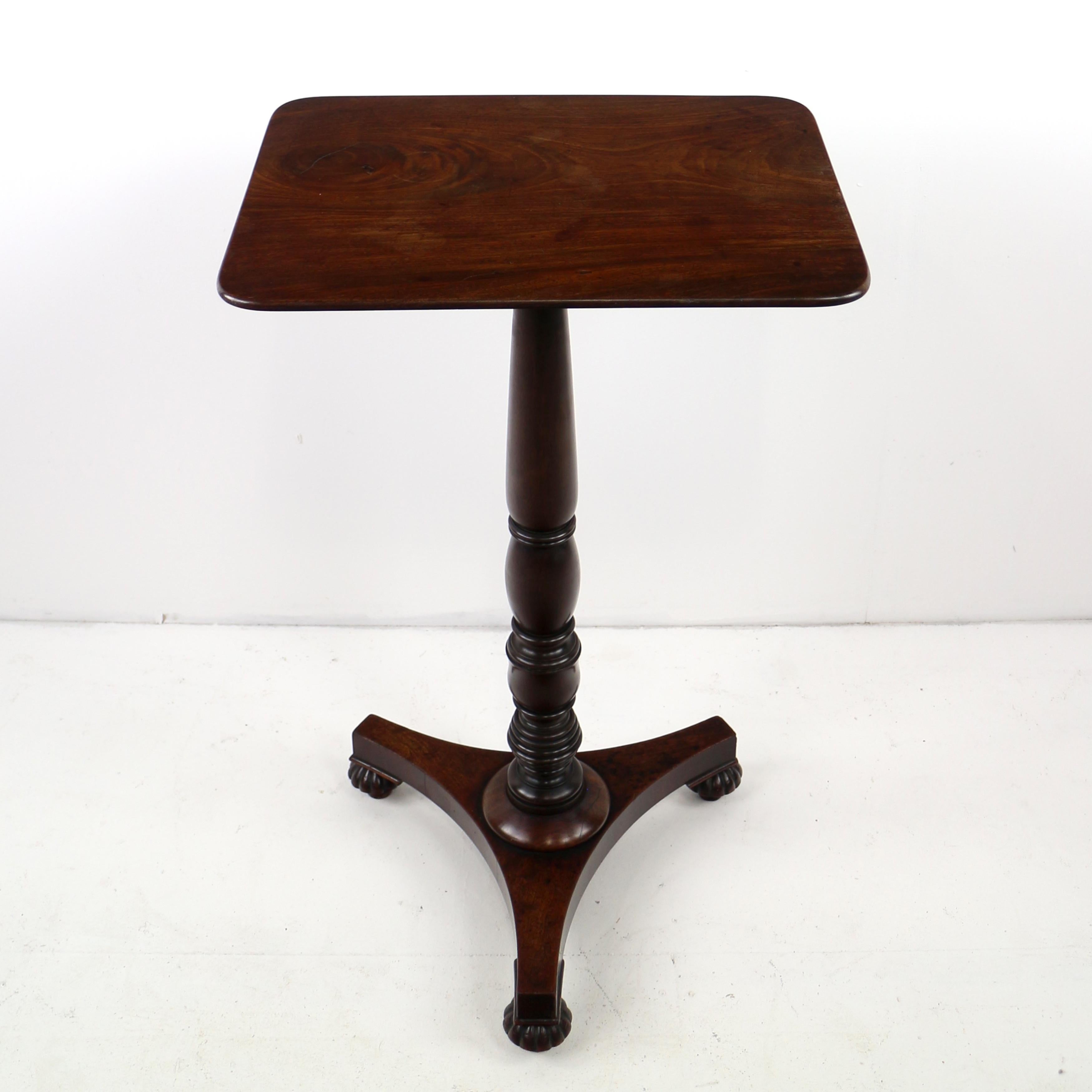 Paire de tables à vin ou d'appoint écossaises anciennes de style Régence en acajou en vente 11