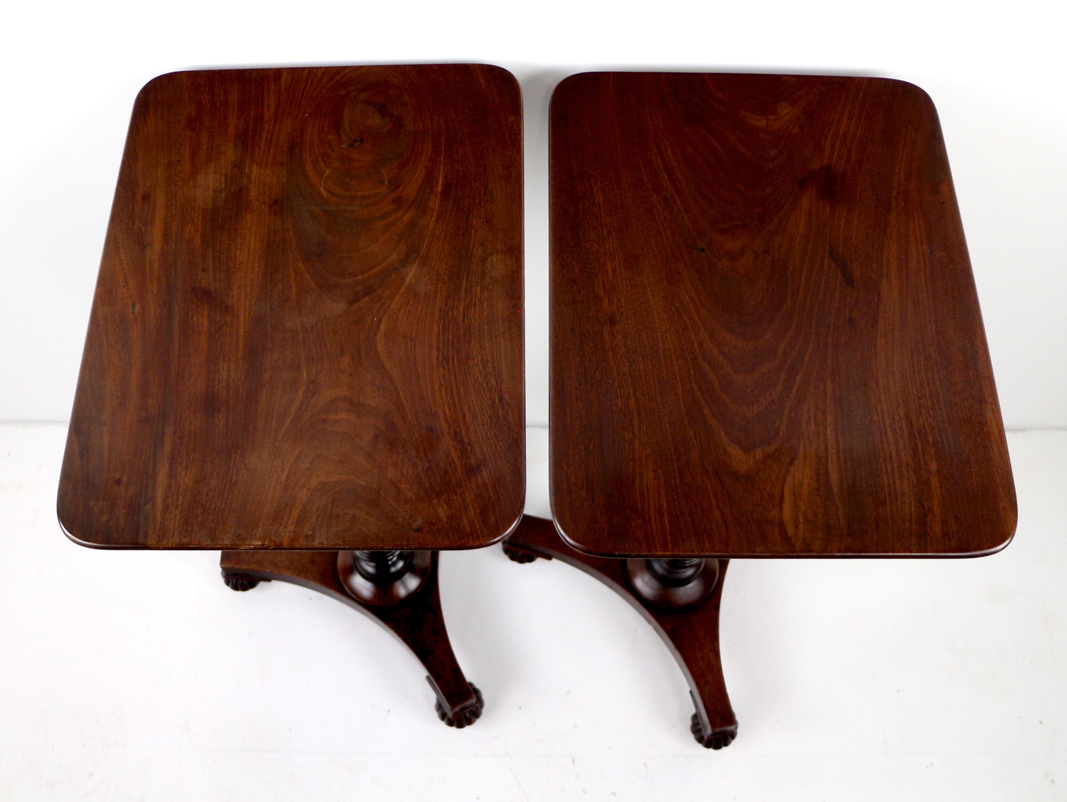 Paire de tables à vin ou d'appoint écossaises anciennes de style Régence en acajou en vente 2
