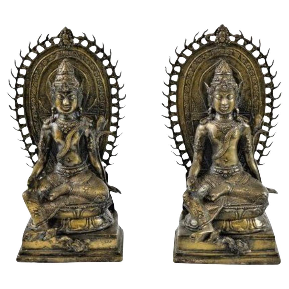 Paar antike sitzende Bronze-Buddhas aus dem Südosten des Osten