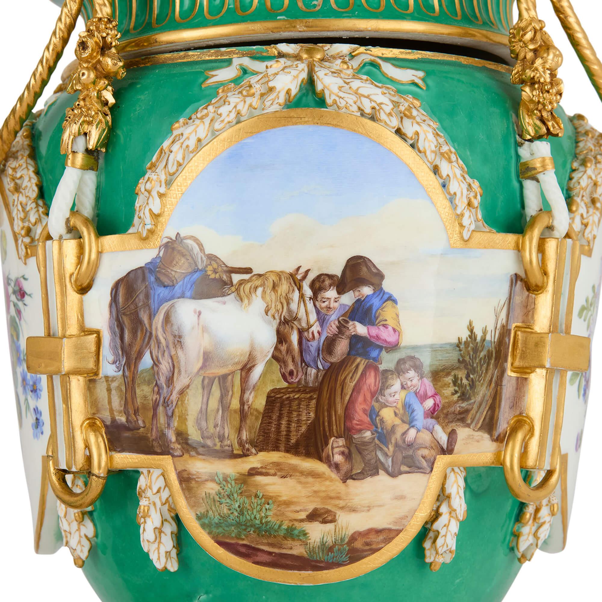 Pareja de Jarrones Antiguos de Porcelana de Sèvres Montados en Ormolu en Bueno estado para la venta en London, GB
