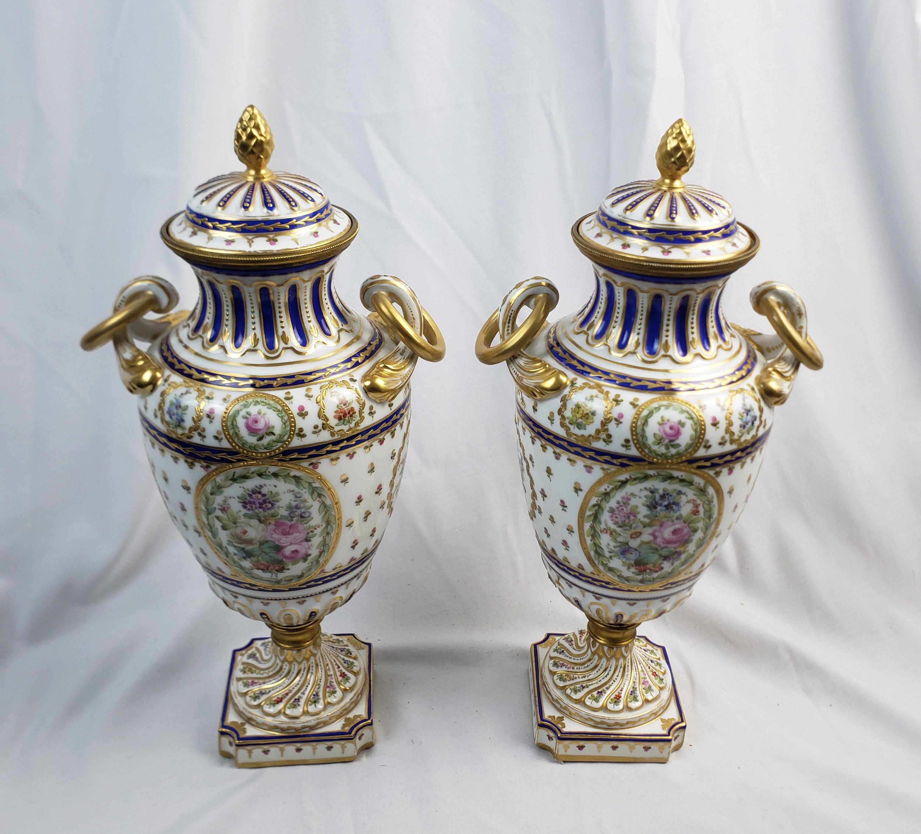 Pair of Antique Sevres Styled Covered Urns with Ornate Hand-Painted Decoration In Good Condition For Sale In Hamilton, Ontario