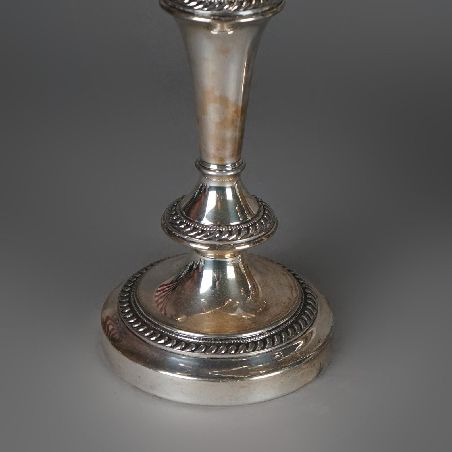 Pareja de antiguos candelabros de cinco luces plateados de la escuela de Sheffield c1890

Medidas - 19 1/3