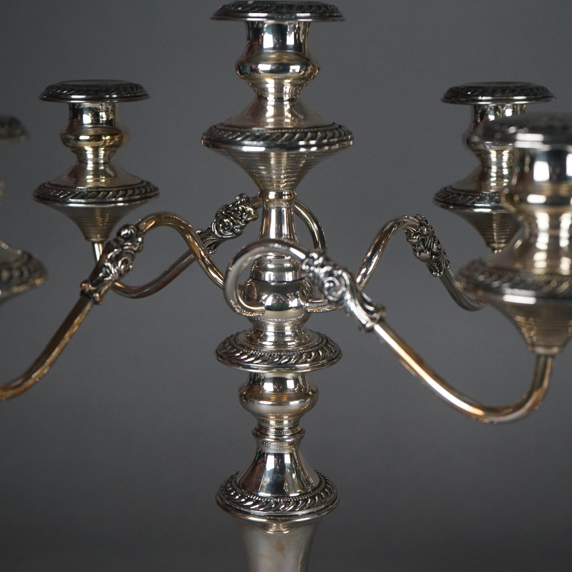 Pareja de antiguos candelabros de cinco luces plateados de la escuela de Sheffield c1890 en Bueno Estado en Big Flats, NY