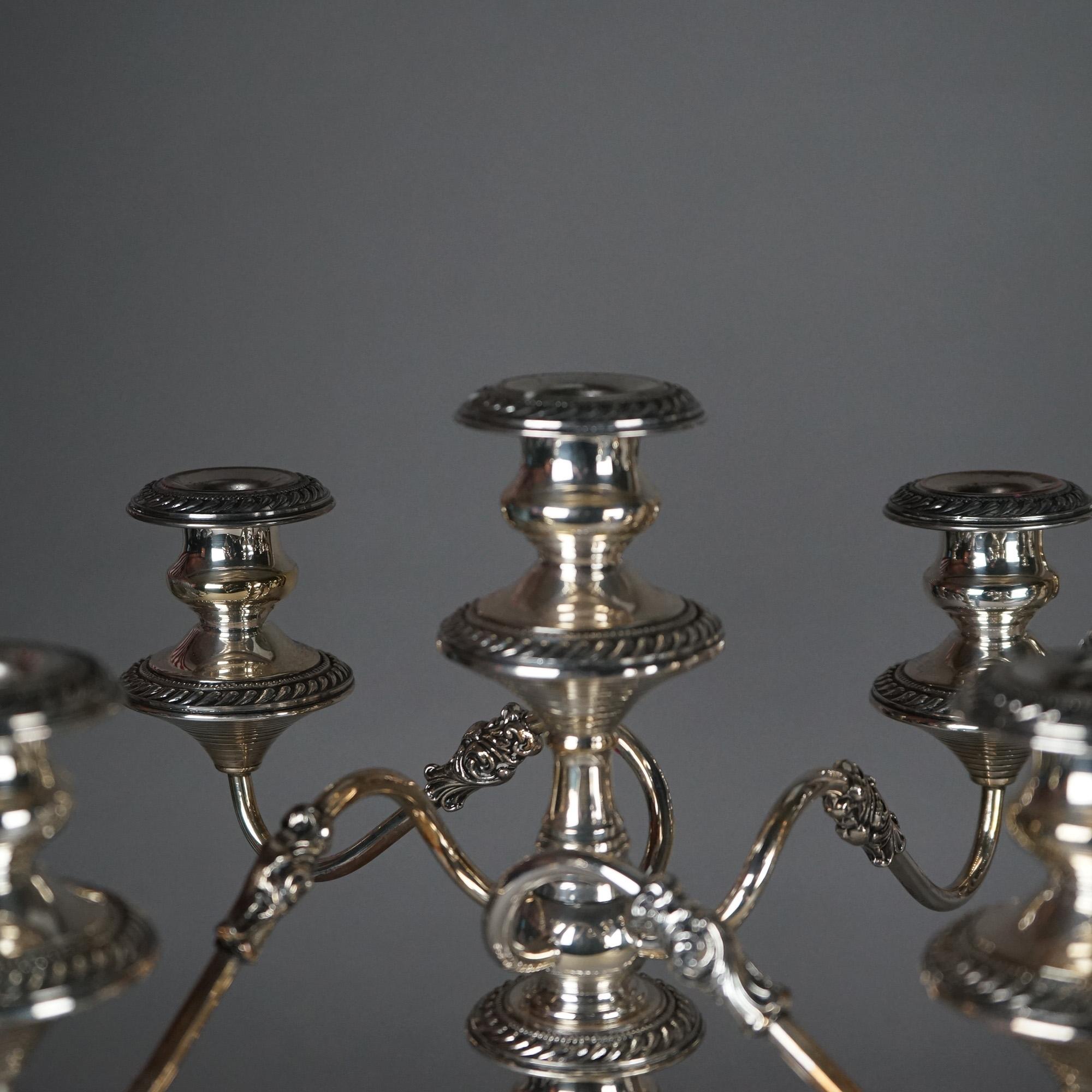 Pareja de antiguos candelabros de cinco luces plateados de la escuela de Sheffield c1890 siglo XIX