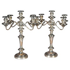 Pareja de antiguos candelabros de cinco luces plateados de la escuela de Sheffield c1890