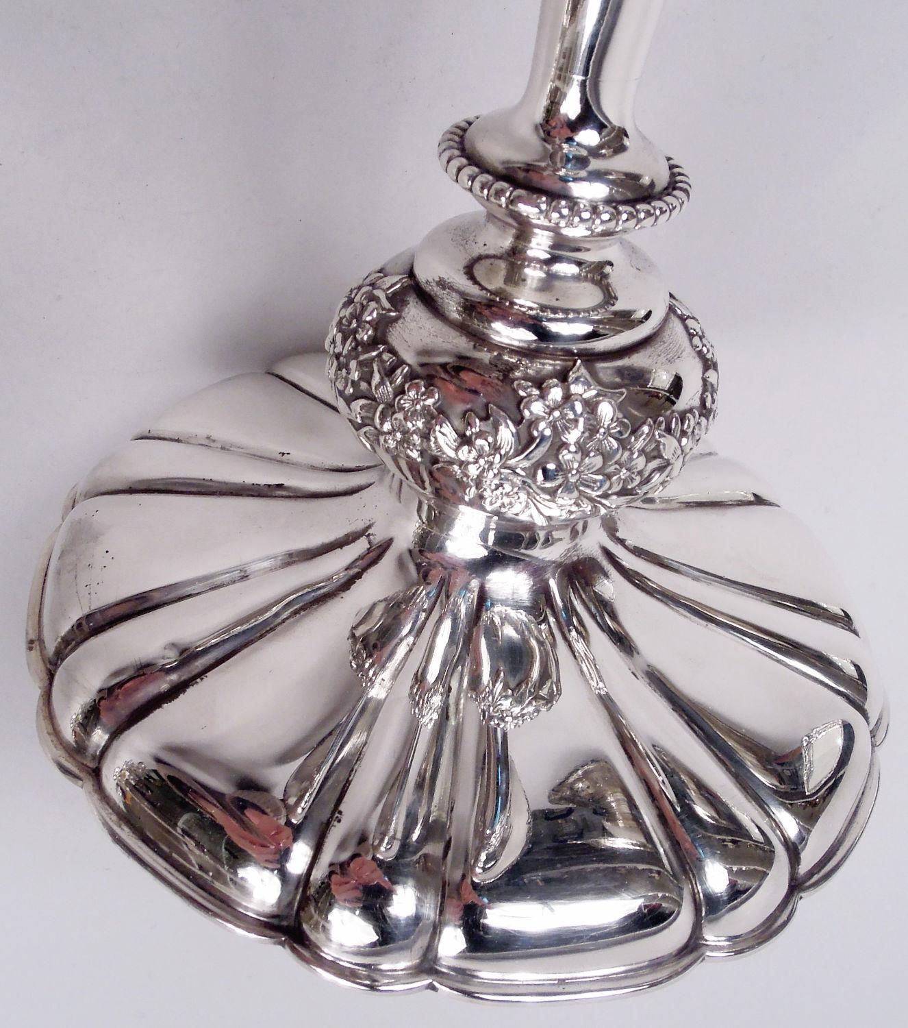 Coppia di vasi antichi Shiebler in stile liberty in argento sterling In condizioni buone a New York, NY
