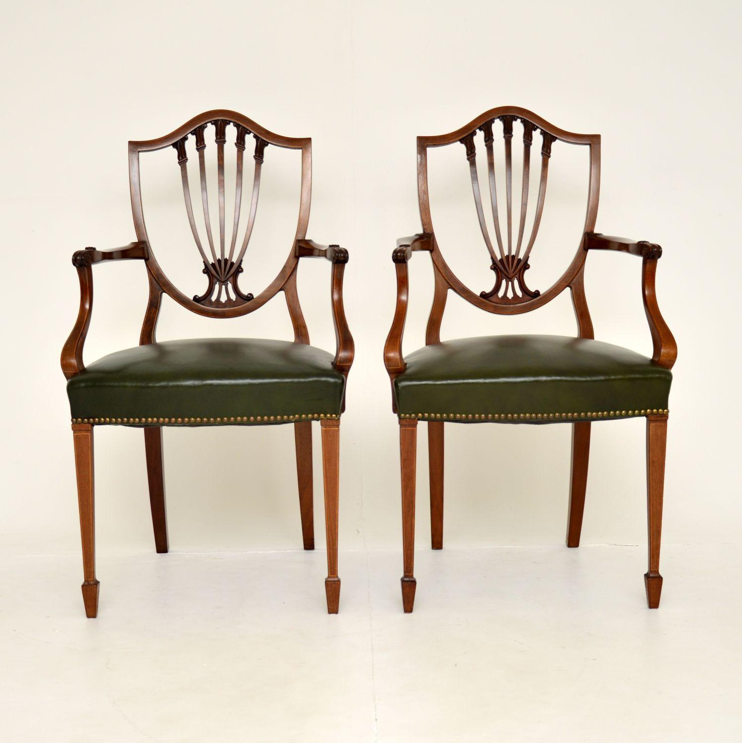 A stunning pair of shield back wood carver chairs with green leather seats. These are in the Sheraton style, they were made in England and date from around the 1900-1910 period.

They are of amazing quality, with a beautiful and elegant design.