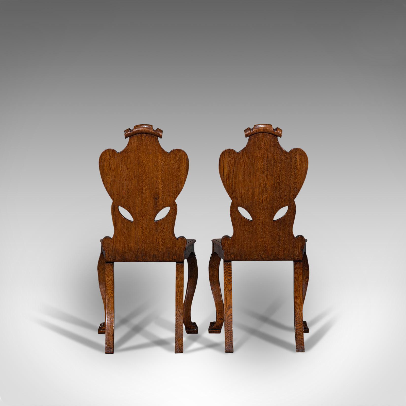 Paar antike Stühle mit Schildrücken, schottisch, Eichenholz, Flursitz, viktorianisch, um 1880 (Schottisch) im Angebot