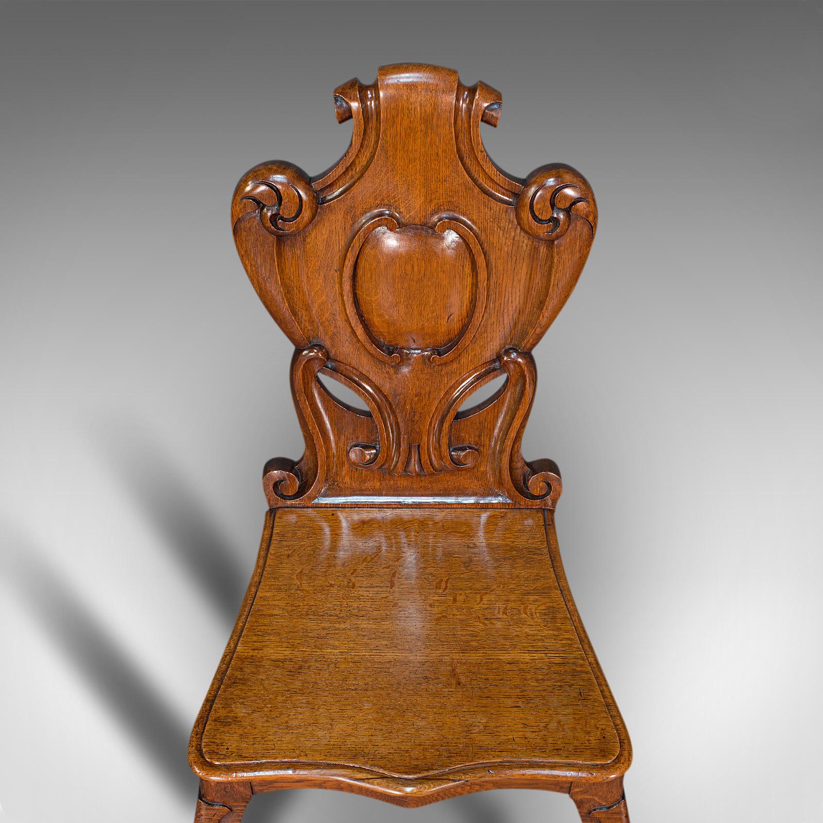 Paar antike Stühle mit Schildrücken, schottisch, Eichenholz, Flursitz, viktorianisch, um 1880 (19. Jahrhundert) im Angebot