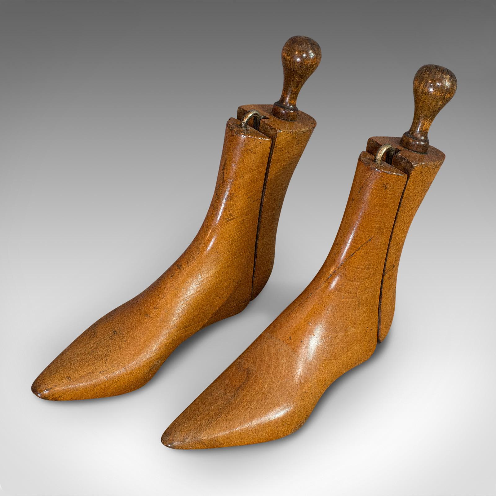 Pair of Antique Shoe Lasts, English, Beech, Shoemaker's Last, Edwardian, 1910 In Good Condition For Sale In Hele, Devon, GB