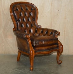 PAIR OF ANTIQUE SHOW FRAMED VICTORIAN CHESTERFIELD BROWN LEATHER ARMCHAIRs