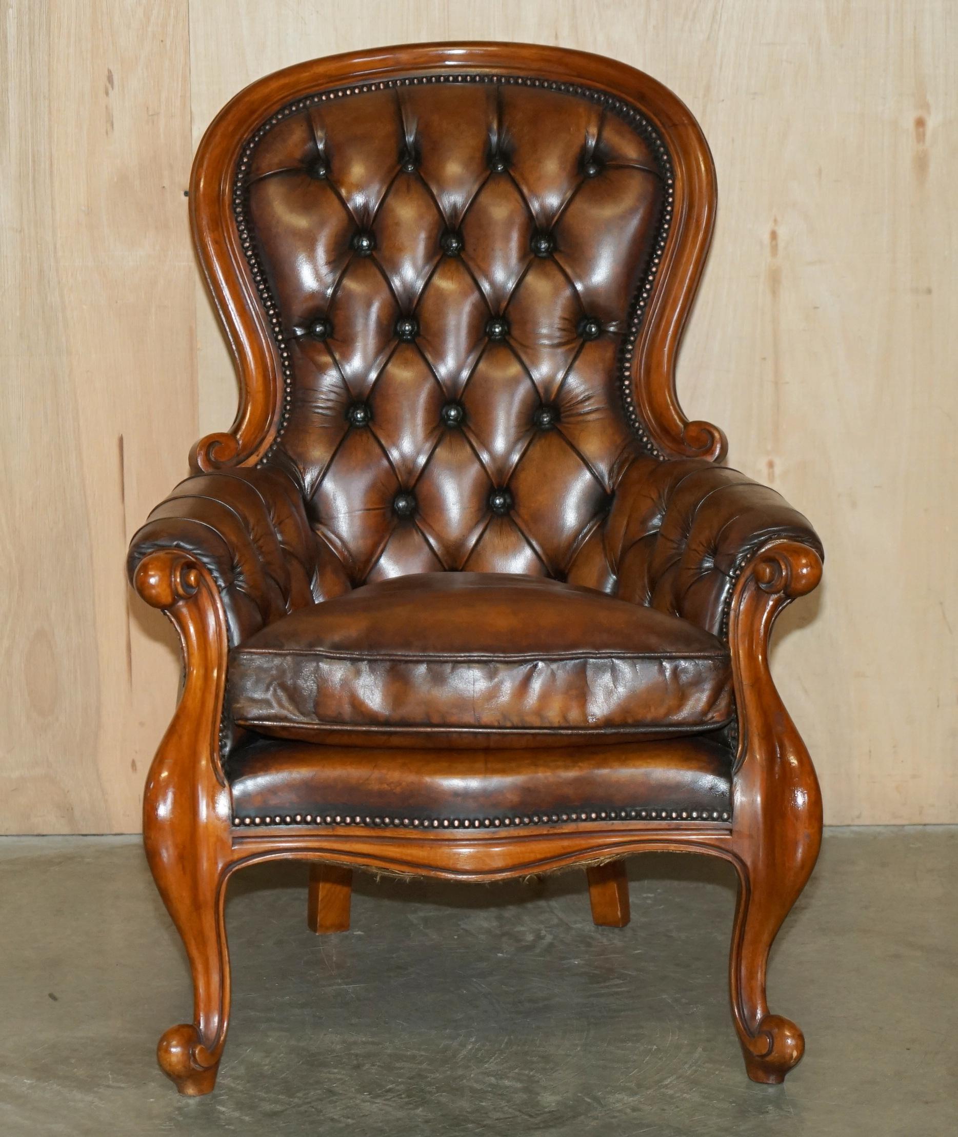 High Victorian PAIR OF ANTIQUE SHOW FRAMED VICTORIAN CHESTERFIELD BROWN LEATHER ARMCHAIRs For Sale