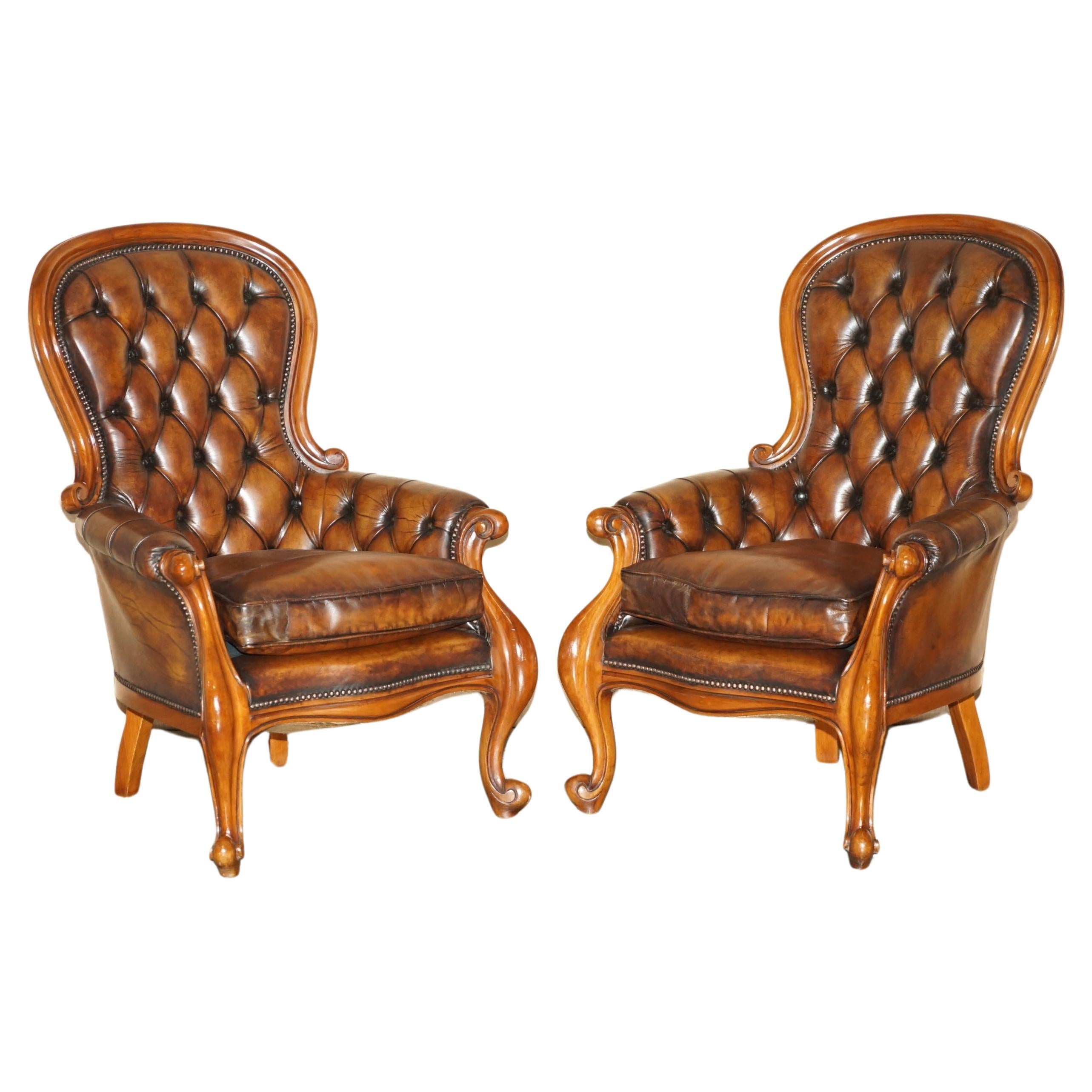 PAIR OF ANTIQUE SHOW FRAMED VICTORIAN CHESTERFIELD BROWN LEATHER ARMCHAIRs