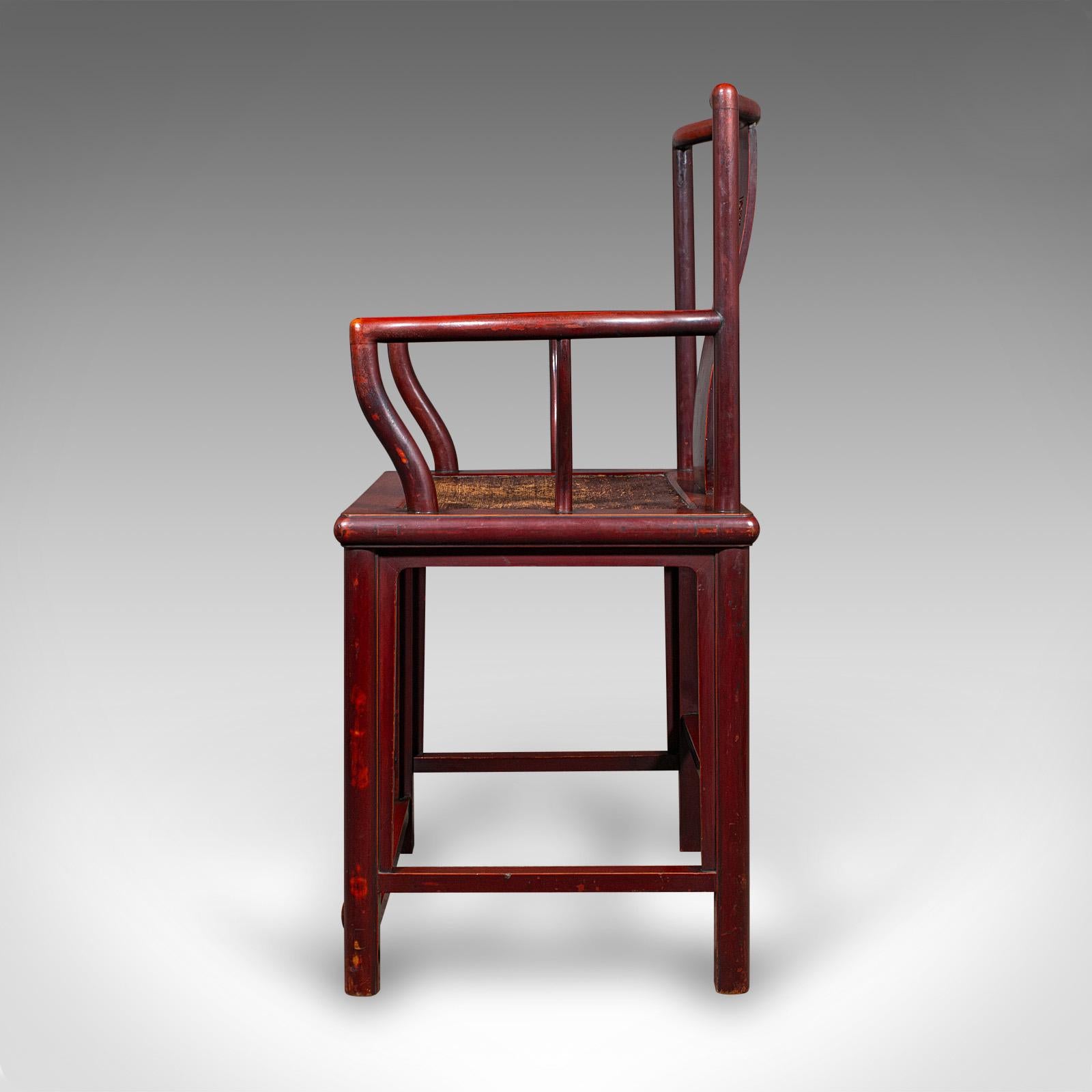 Paire de chaises d'appoint anciennes, orientales, laquées, sièges coudés, canne, victoriennes en vente 4