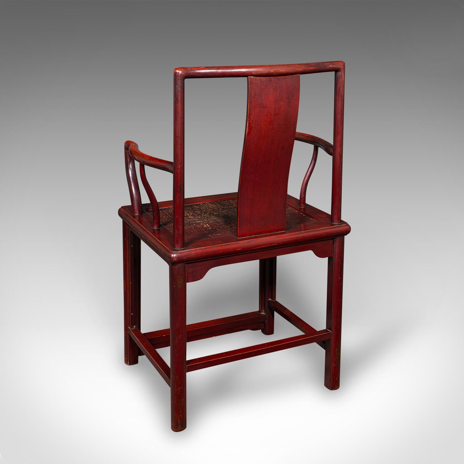 Exportation chinoise Paire de chaises d'appoint anciennes, orientales, laquées, sièges coudés, canne, victoriennes en vente