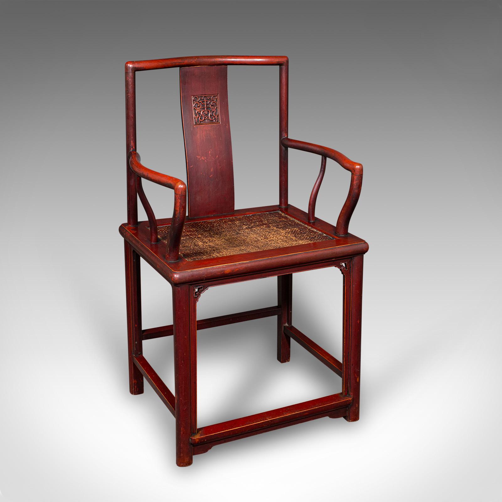 Chinois Paire de chaises d'appoint anciennes, orientales, laquées, sièges coudés, canne, victoriennes en vente