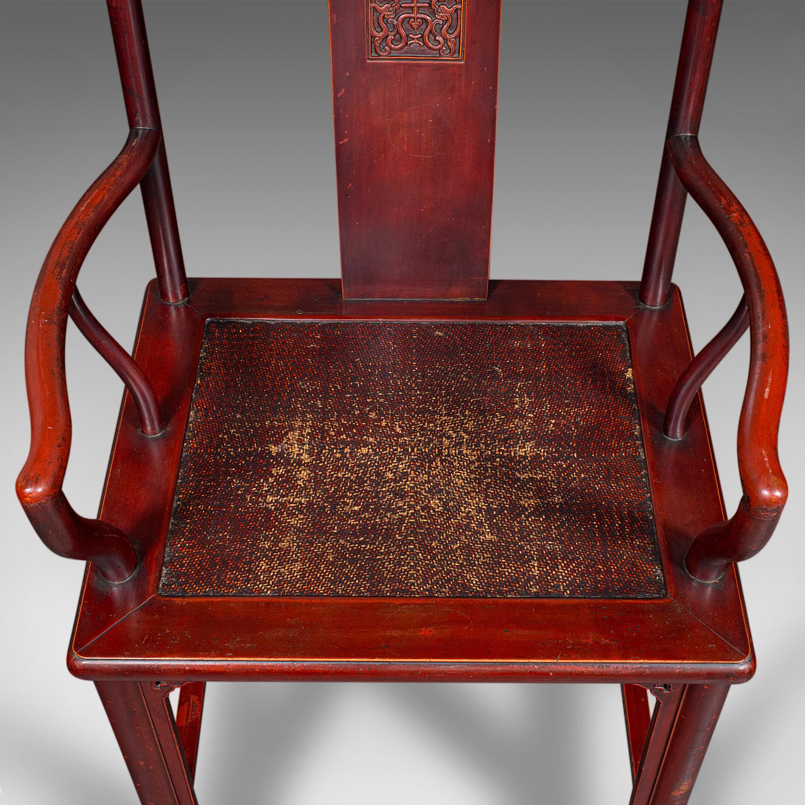 Paire de chaises d'appoint anciennes, orientales, laquées, sièges coudés, canne, victoriennes en vente 1