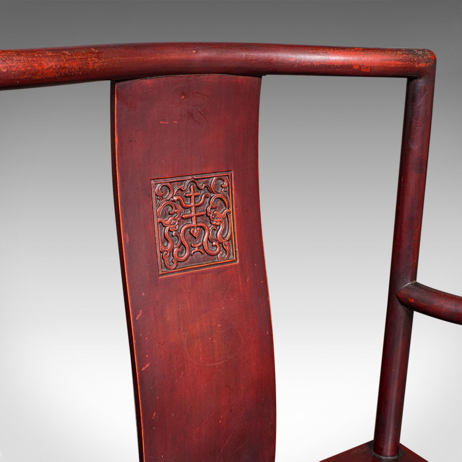 Paire de chaises d'appoint anciennes, orientales, laquées, sièges coudés, canne, victoriennes en vente 2