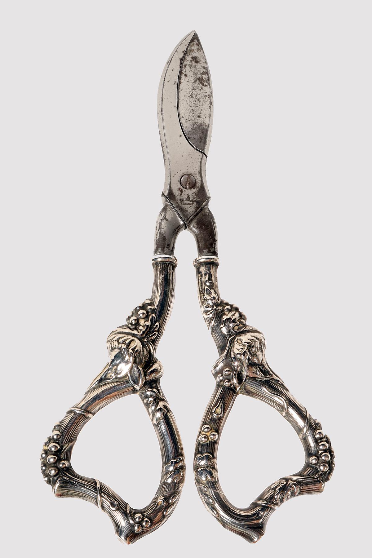 Pair of antique grape shears, Krusius Brothers, made of sterling silver with the motif of grapes, grape leaf, vine in three dimensions with fox heads. These shears are made in Germany and were popular in the Victorian era, as they were used to cut a