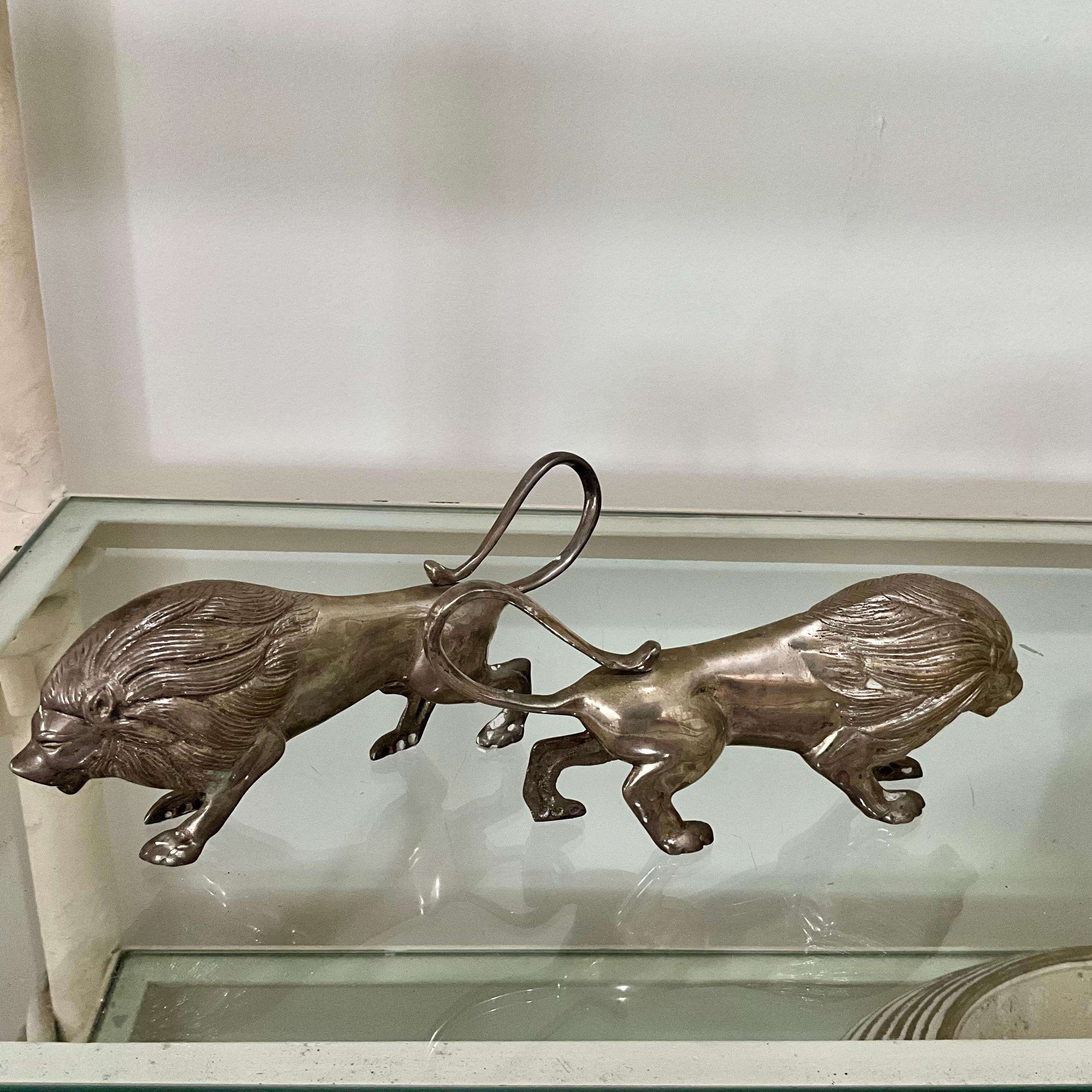 Coppia di leoni antichi in argento, 10 In condizioni buone in vendita a West Palm Beach, US