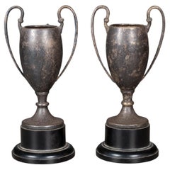 Paire de trophées anciens en métal argenté, c.1930