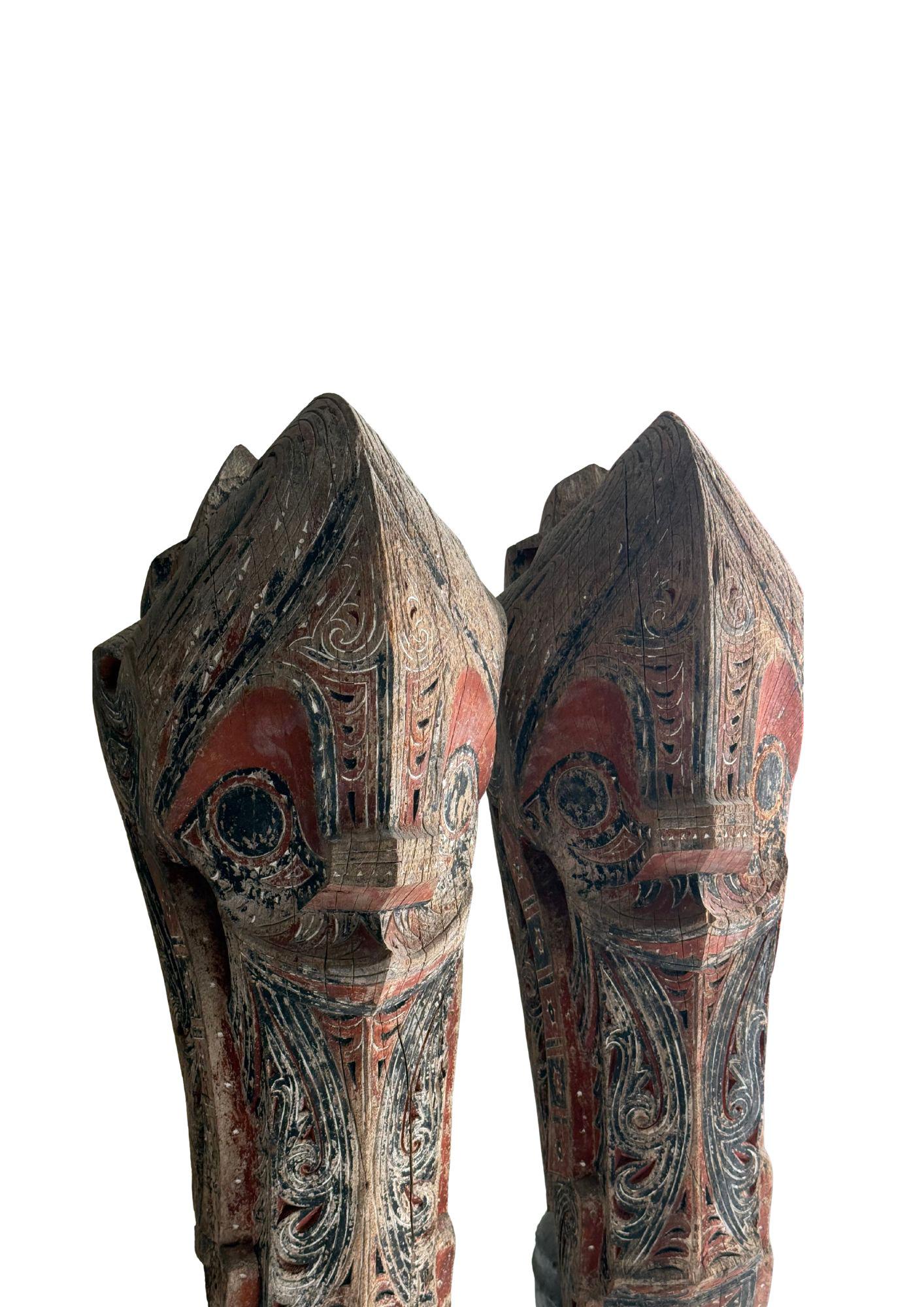 Autre Paire de sculptures anciennes Singa, Tribu Batak Sumatra, début du 20e siècle en vente