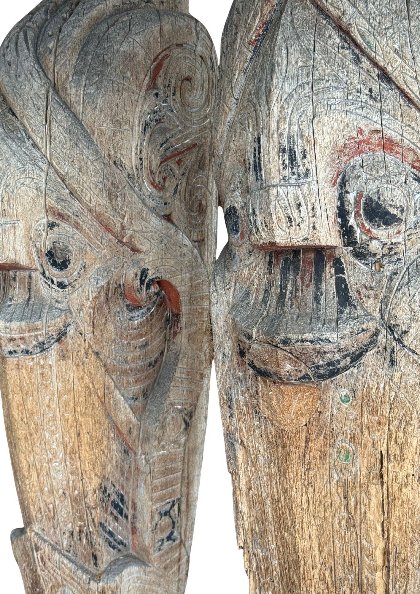 Indonésien Paire de sculptures anciennes Singa, Tribu Batak Sumatra, début du 20e siècle en vente