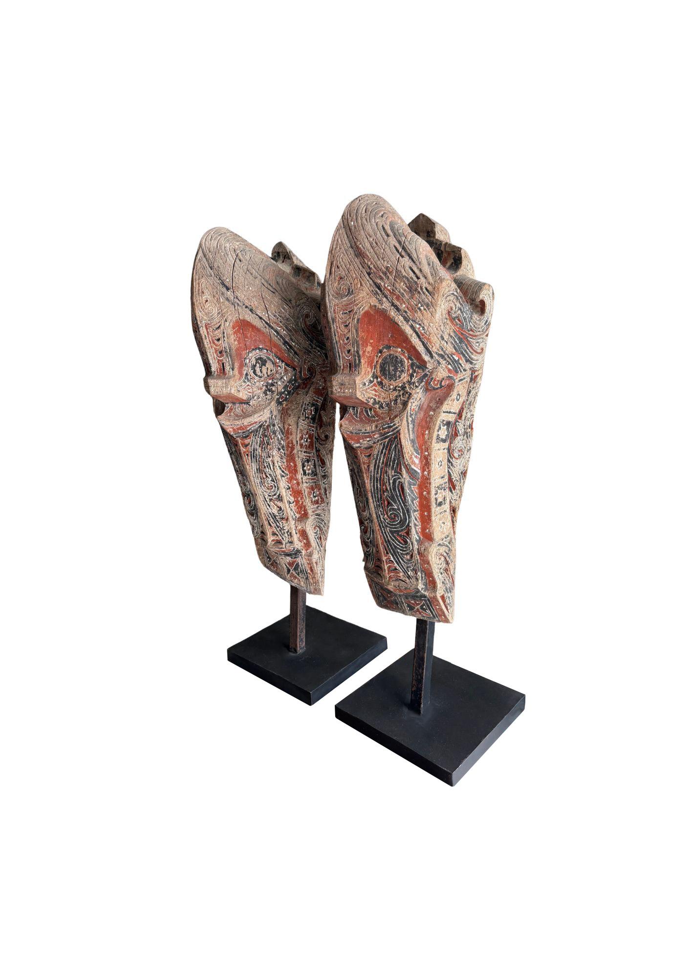 Sculpté à la main Paire de sculptures anciennes Singa, Tribu Batak Sumatra, début du 20e siècle en vente