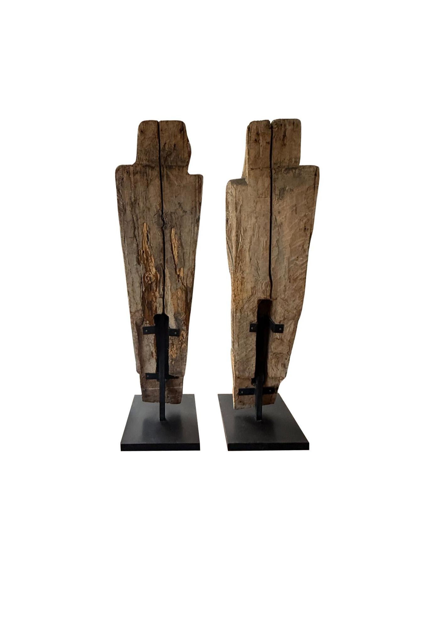 Bois Paire de sculptures anciennes Singa, Tribu Batak Sumatra, début du 20e siècle en vente