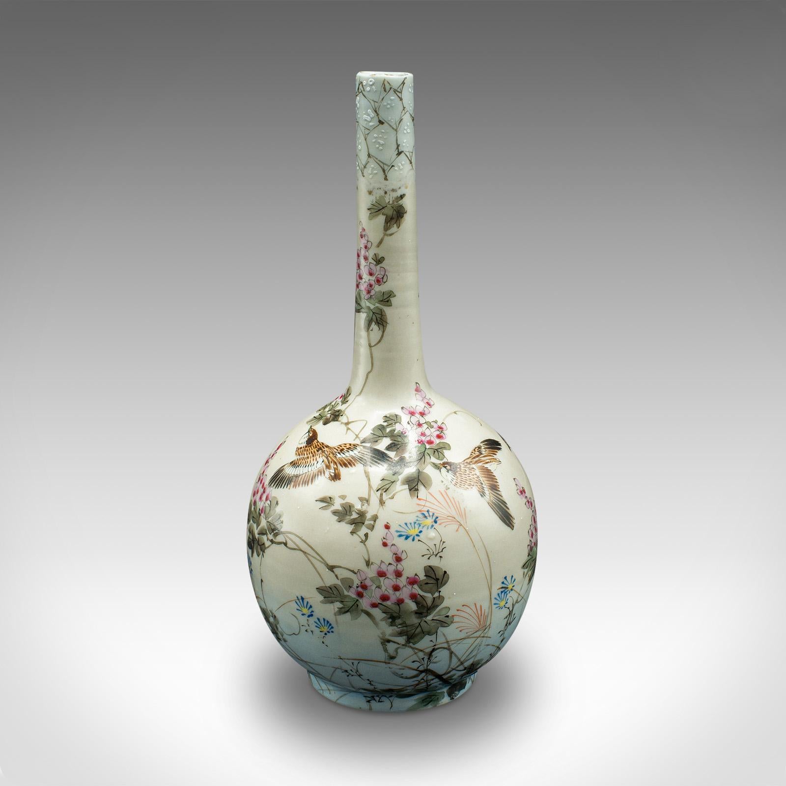 Paire de vases anciens à tige unique, japonais, céramique, période Meiji, victorienne en vente 1