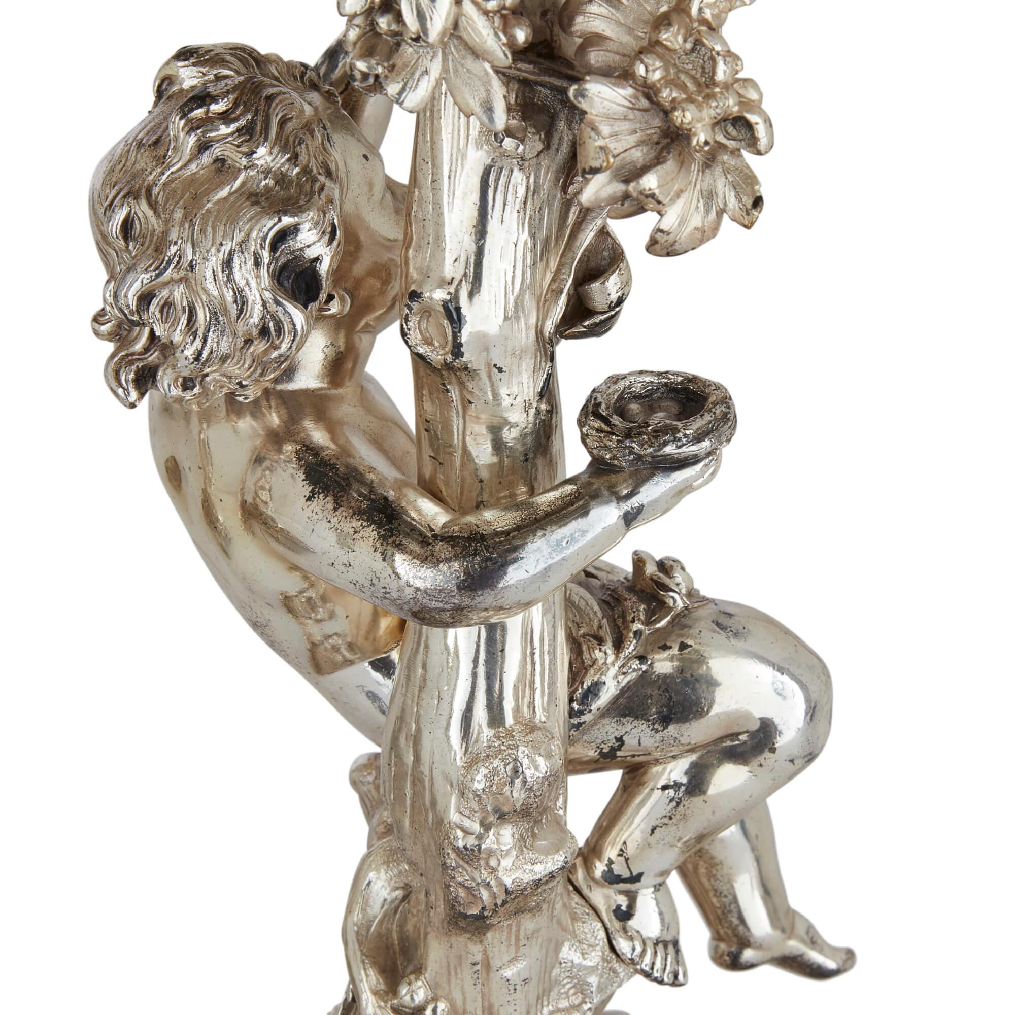 Paar antike Sechs-Licht-Kandelaber aus versilberter Bronze von Christofle im Angebot 1