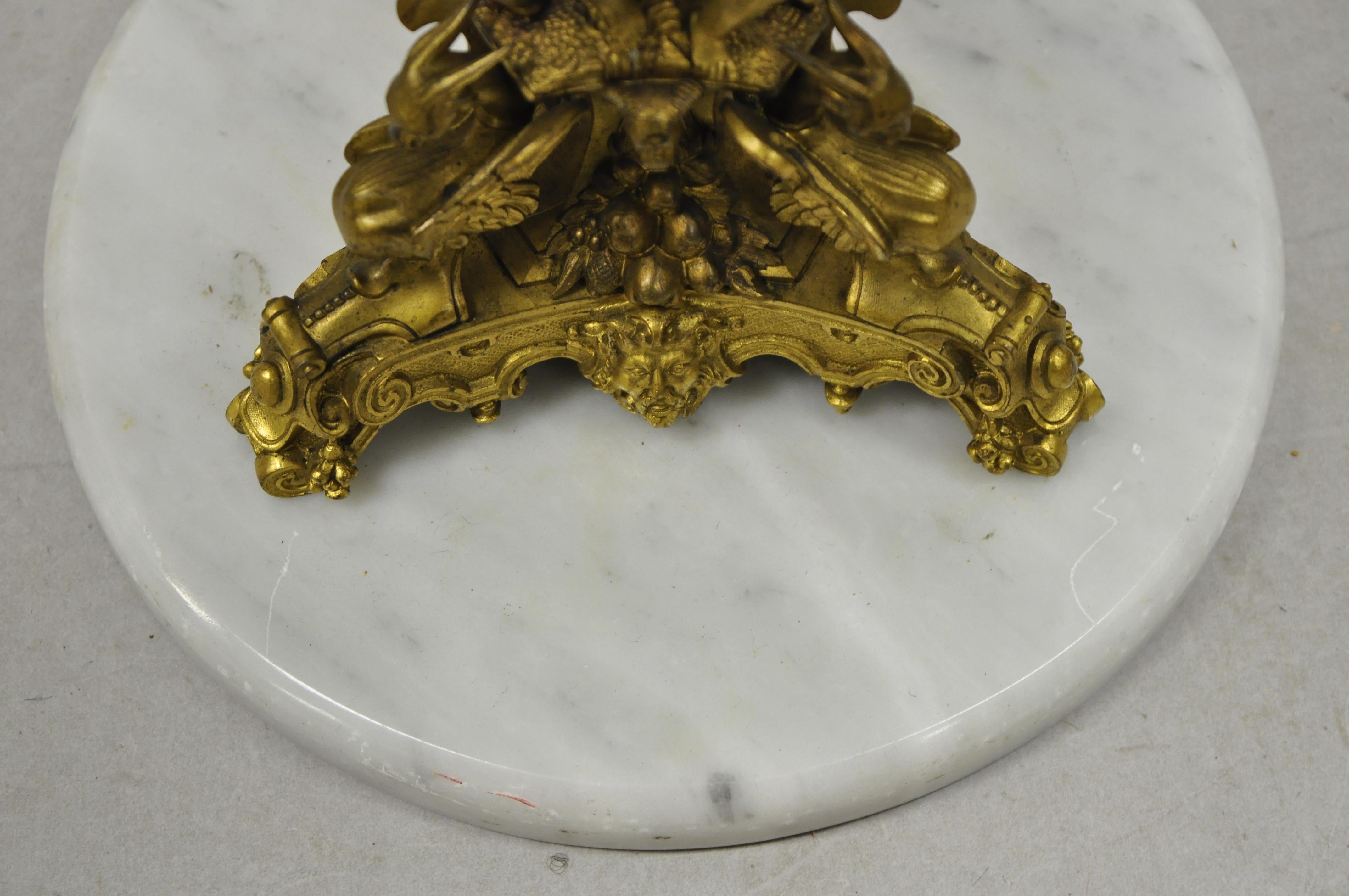 Paire d'anciennes petites tables d'appoint en bronze et marbre de la Renaissance italienne en vente 6