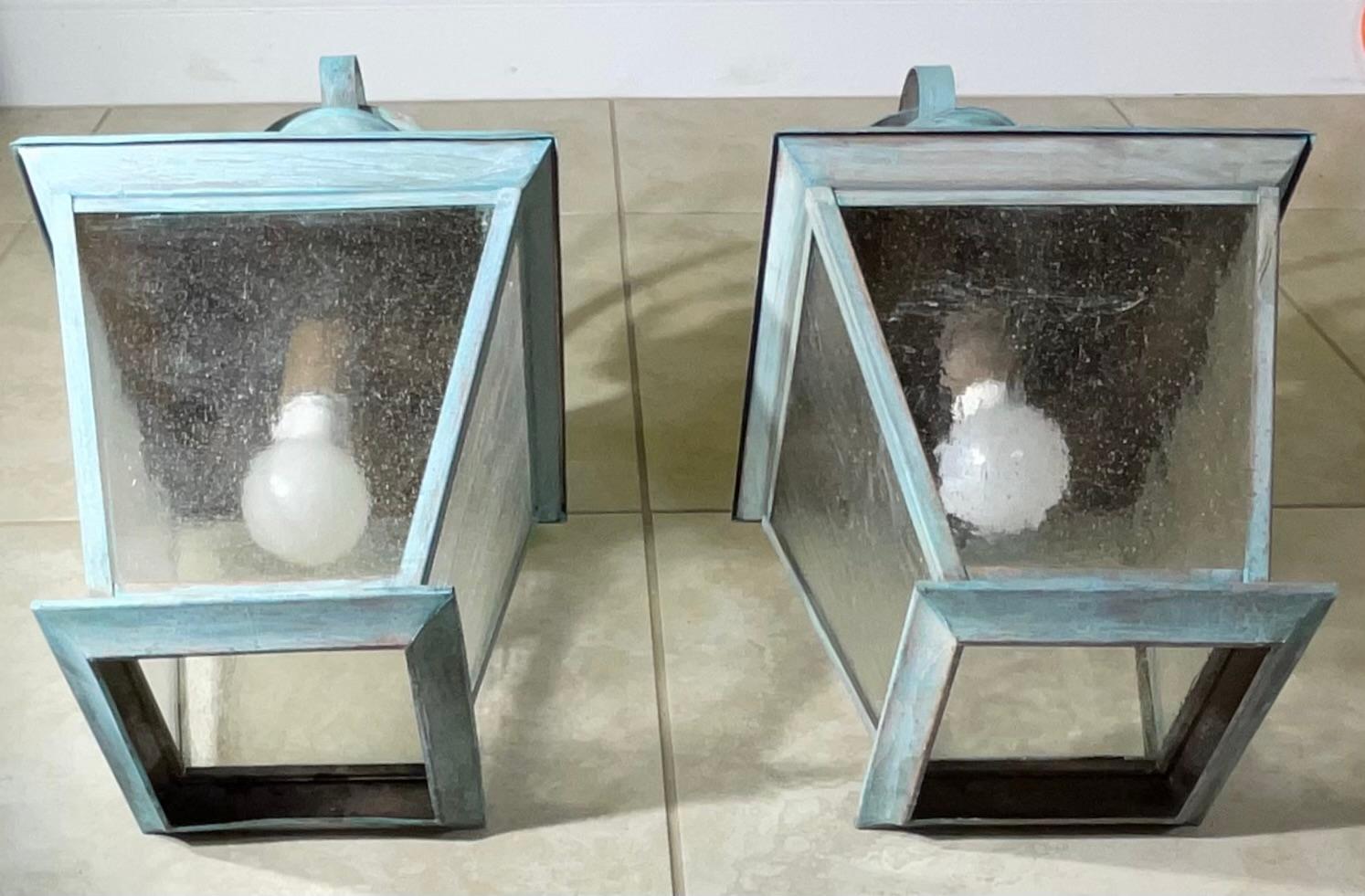 Pareja de faroles antiguos de latón macizo - Elegancia atemporal para tu hogar en Bueno estado para la venta en Delray Beach, FL