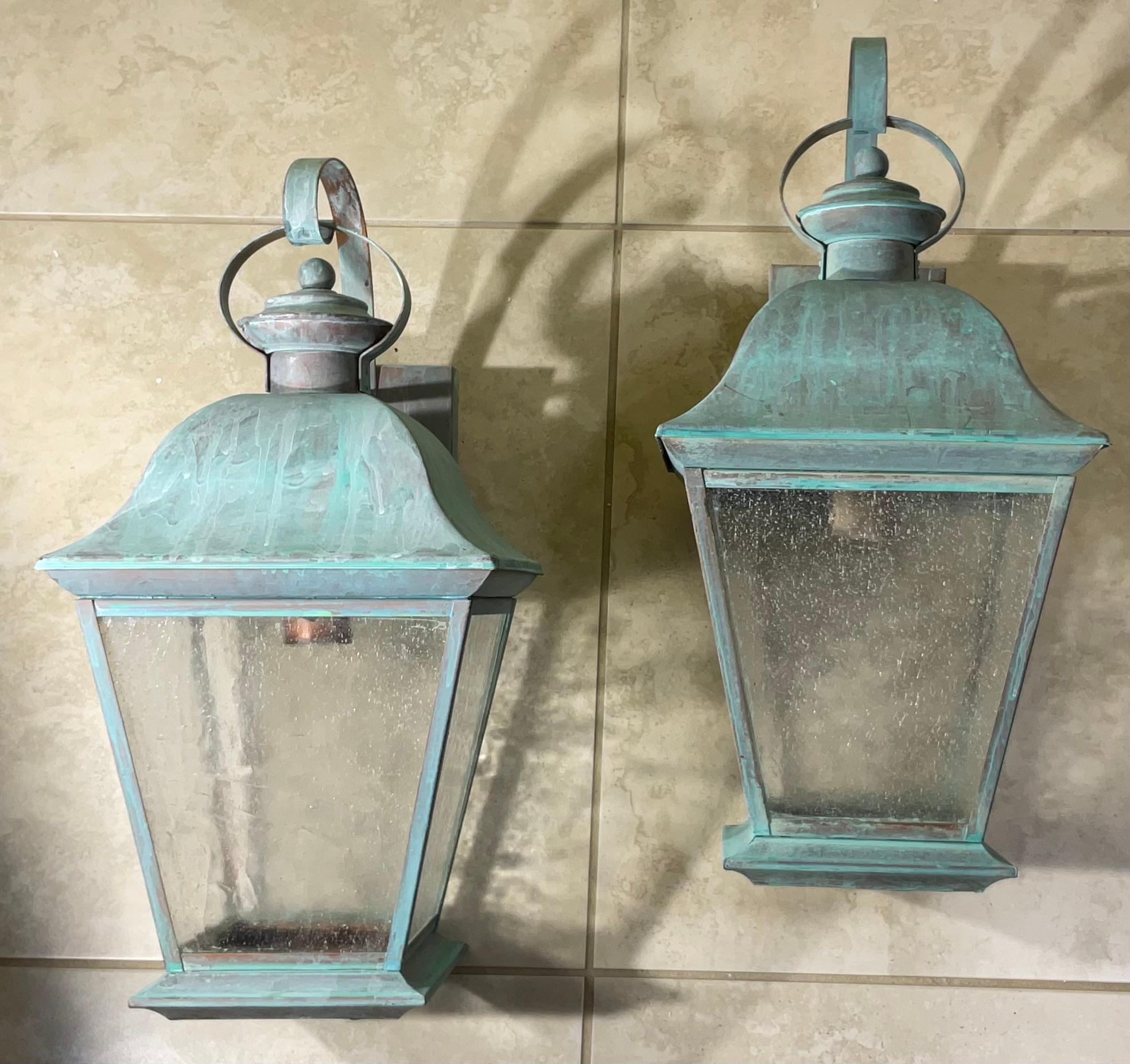 Coppia di lanterne antiche in ottone massiccio - Eleganza senza tempo per la tua casa in vendita 1