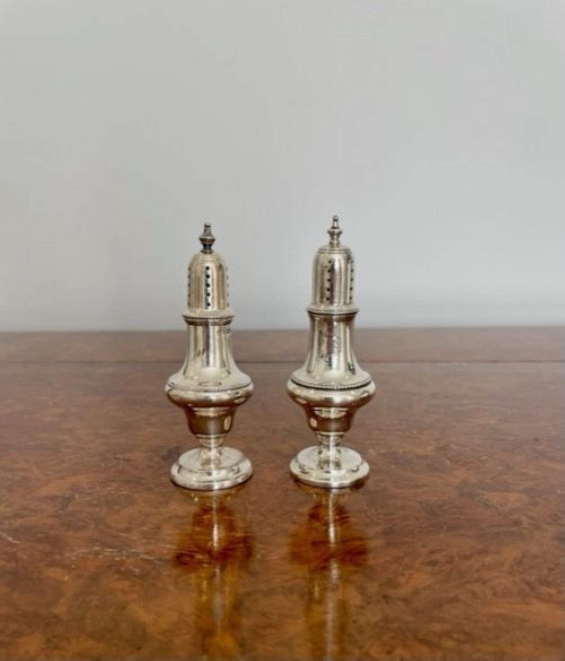 Pair Of Antique Solid Silver Salt & Pepper Pots In Good Condition For Sale In Ipswich, GB