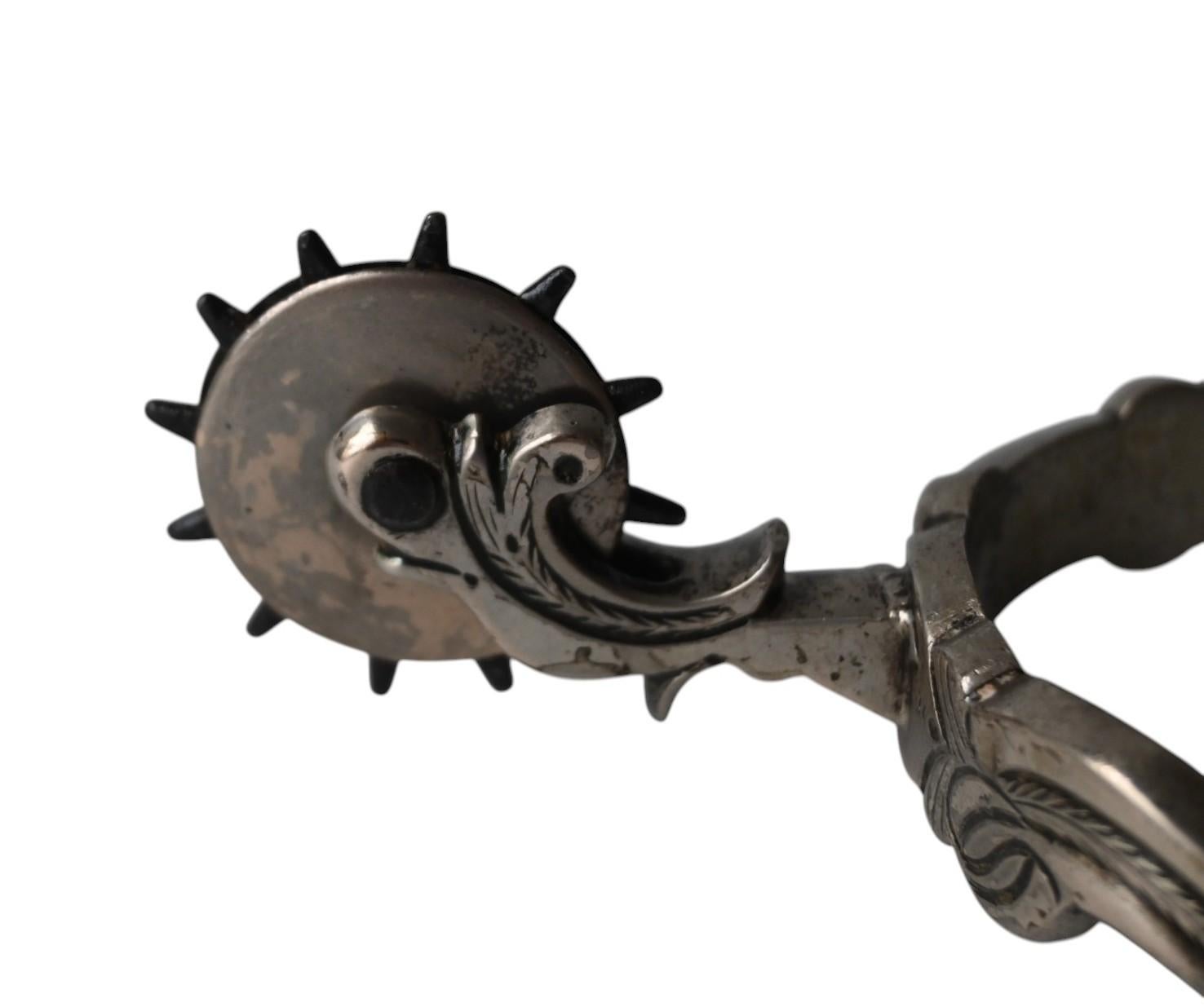 Paar antike spanische Sporen aus der Kolonialzeit 1780-1830 (Metall) im Angebot