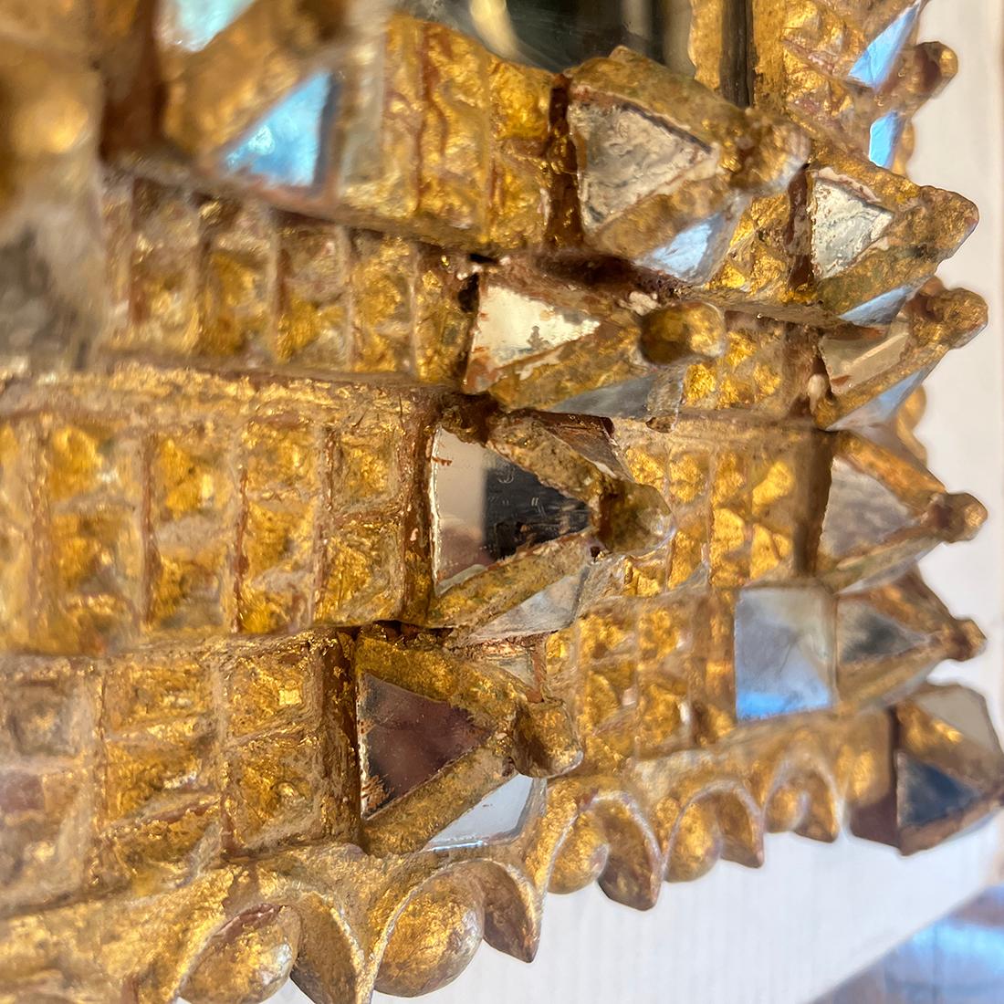 Paire de miroirs espagnols anciens, vendus individuellement en vente 1