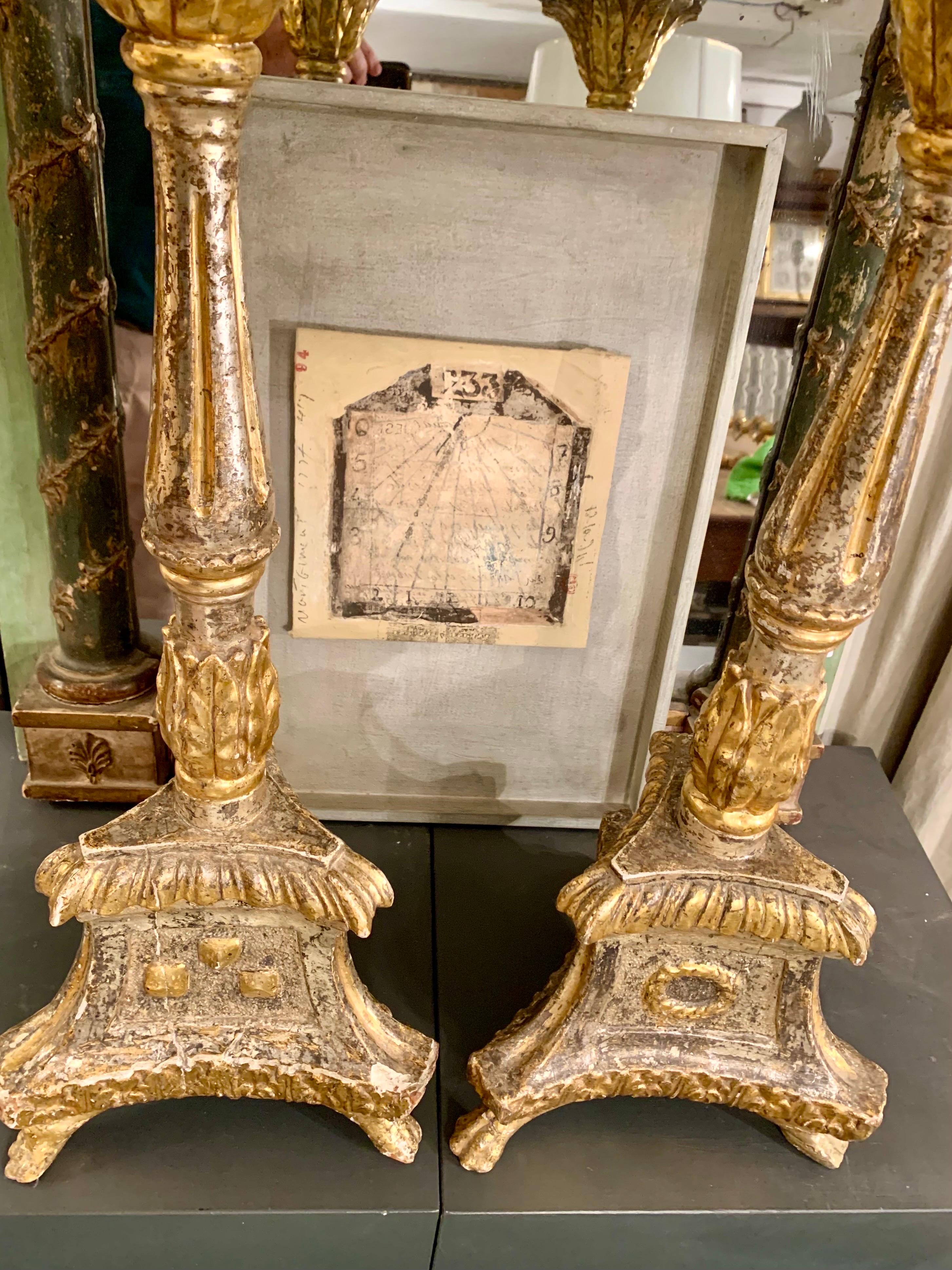 Pair of Antique Spanishs Carved Gitwood Torcheres In Good Condition For Sale In Madrid, ES