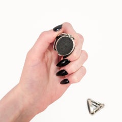 Paire de boutons de montre anciens avec sceaux en intaille en basalte de Wedgwood & Bentley