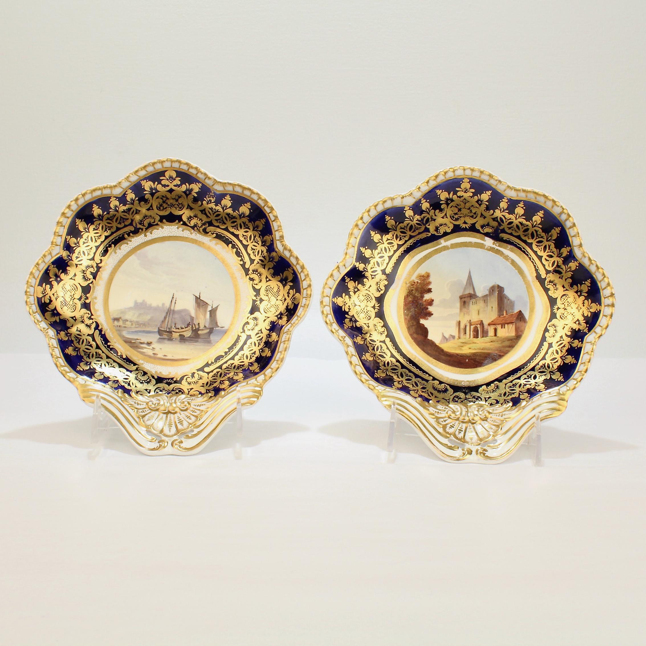Paar antike Spode Muschelschalen aus topografischem Porzellan mit kobaltblauer Bordüre (Regency) im Angebot