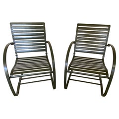 Paire de fauteuils de jardin anciens en acier à ressorts