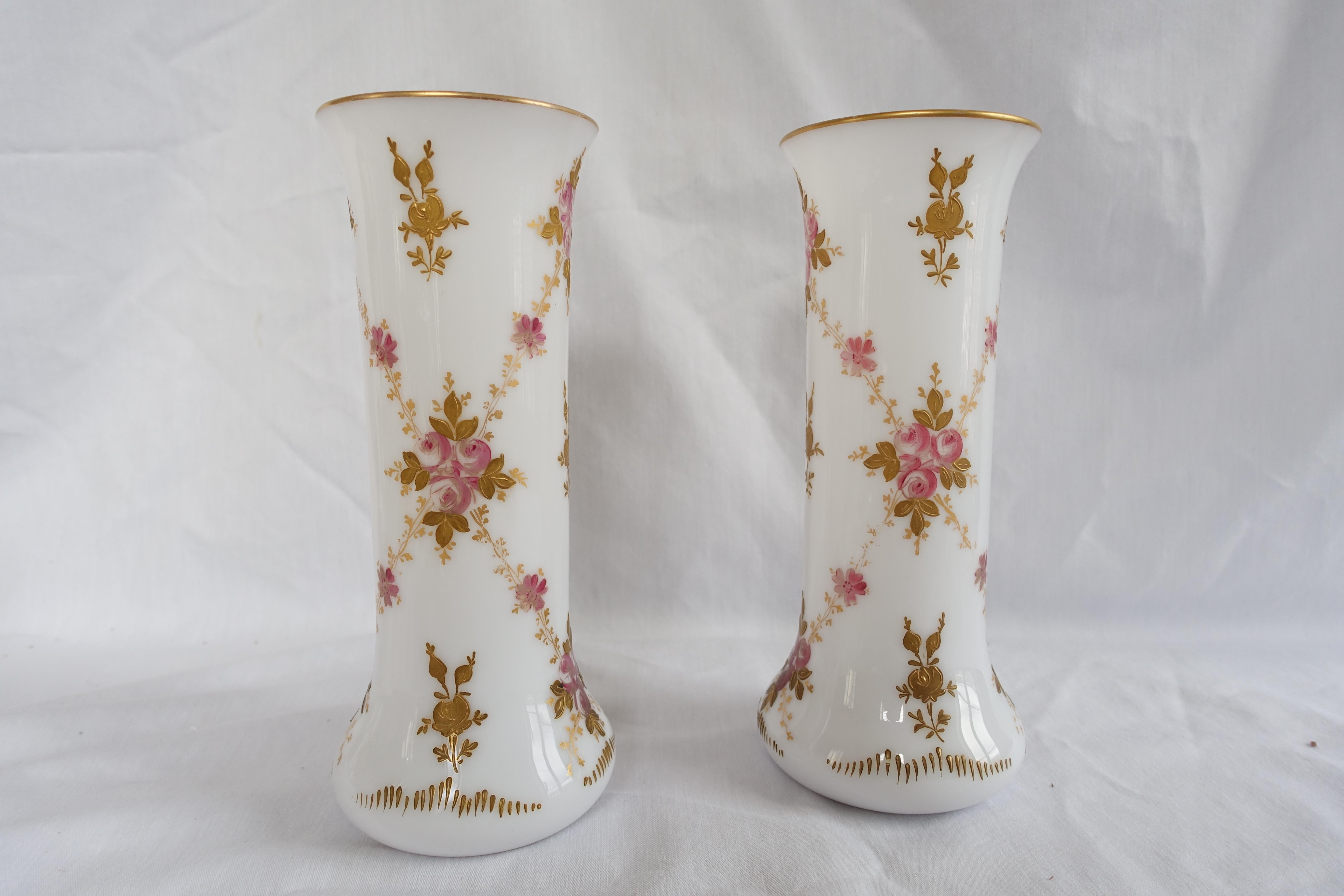 French Pair of antique St. Louis opaline crystal vases, Art Nouveau period circa 1900 For Sale