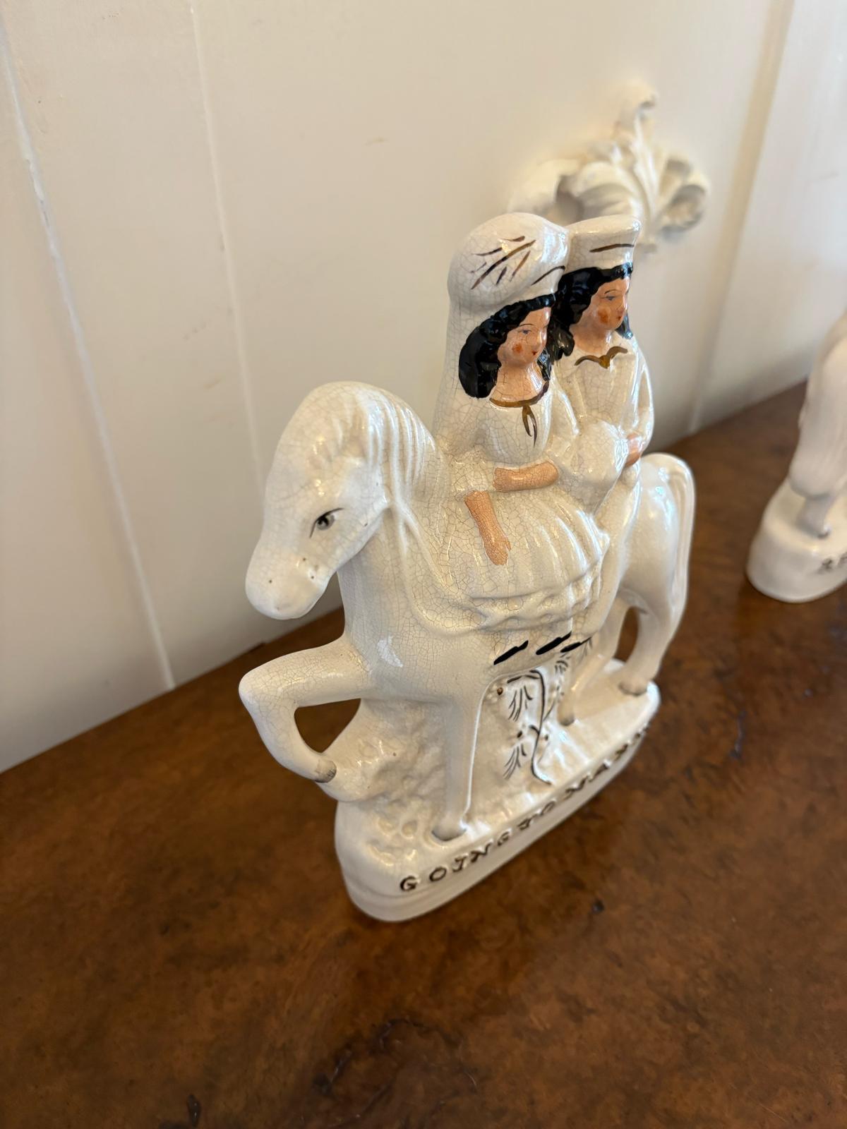 XIX secolo Coppia di antiche figure a schiena piatta dello Staffordshire a cavallo in vendita