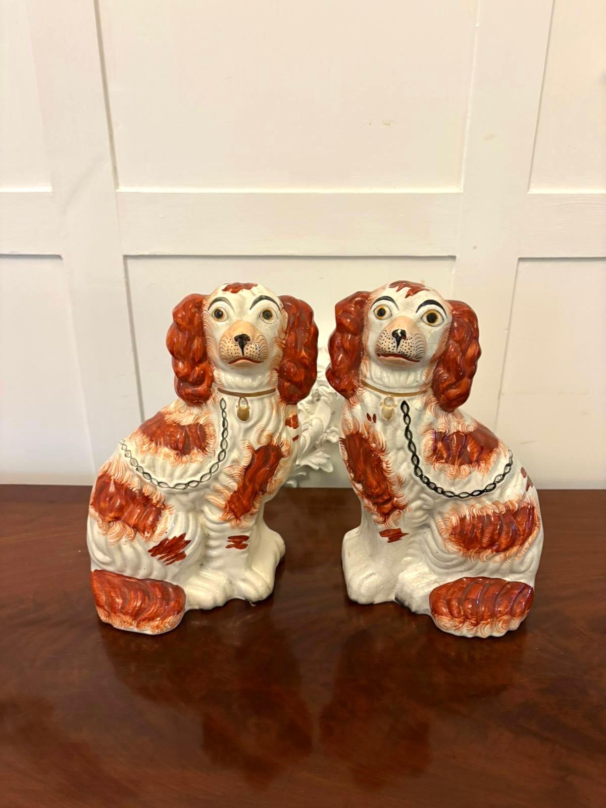 Paire de chiens anciens de l'épagneul du Staffordshire en vente 4