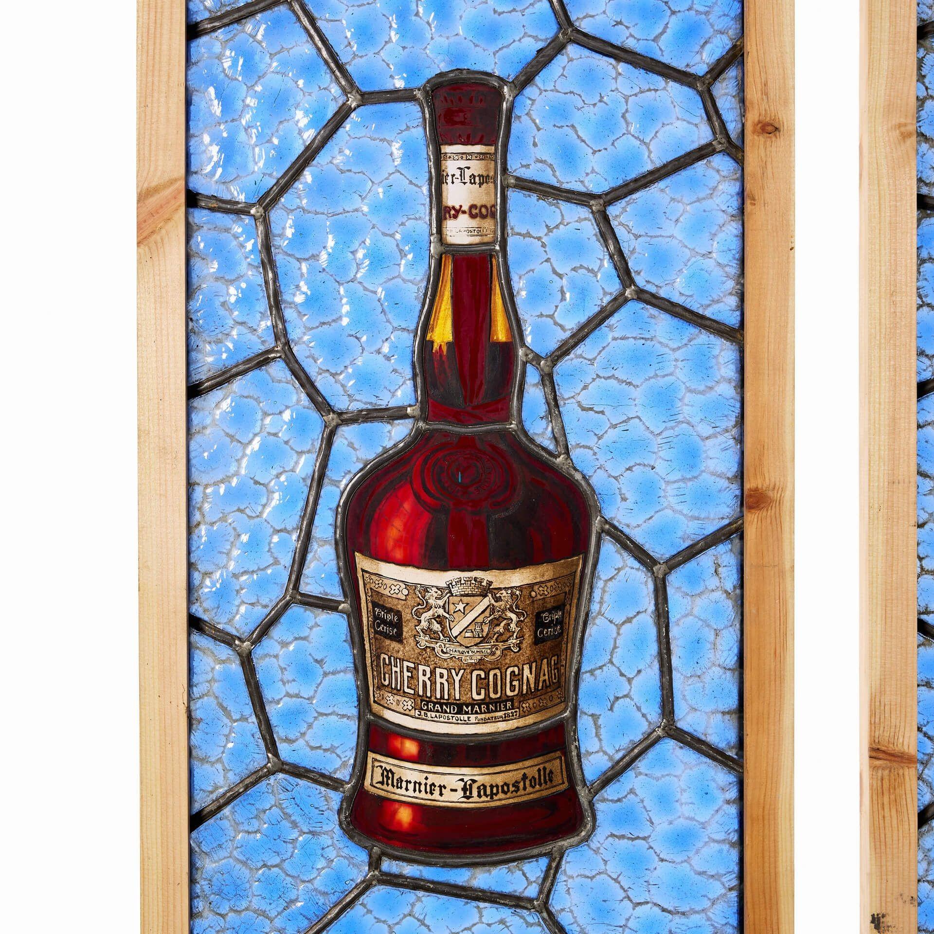 Victorien Paire de panneaux publicitaires anciens en verre teinté pour liqueur en vente